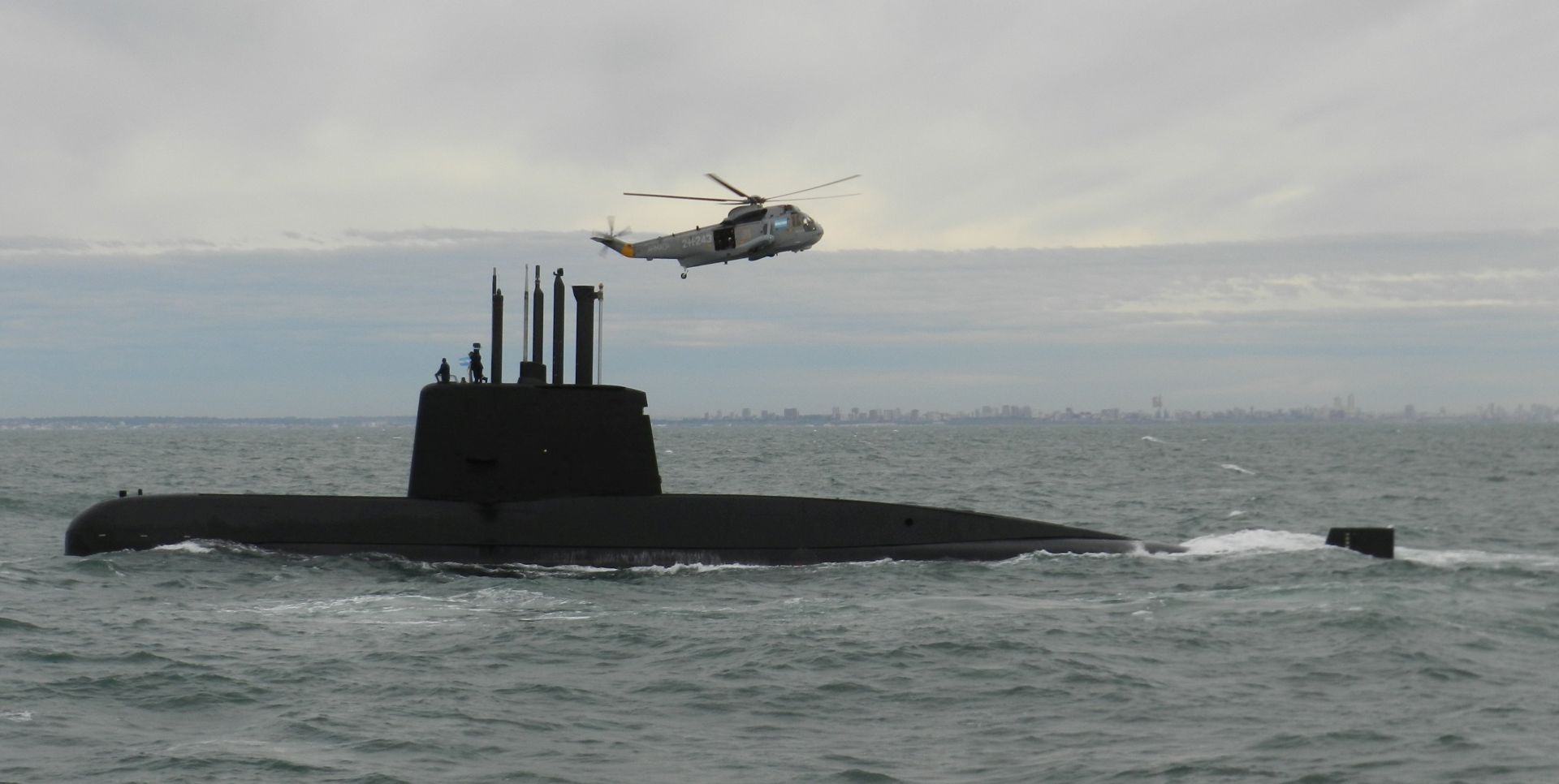 epa06336024 An undated handout photo made available by the Argentine Navy on 17 November 2017 shows the ARA San Juan submarine. The Argentine Navy said it has lost contact with the the submarine off the countrys southern coast. The submarine with a crew of 44 has not made contact in 48 hours.  Navy ships and aircraft are searching the area of last known location.  EPA/ARGENTINA NAVY HANDOUT  HANDOUT EDITORIAL USE ONLY/NO SALES
