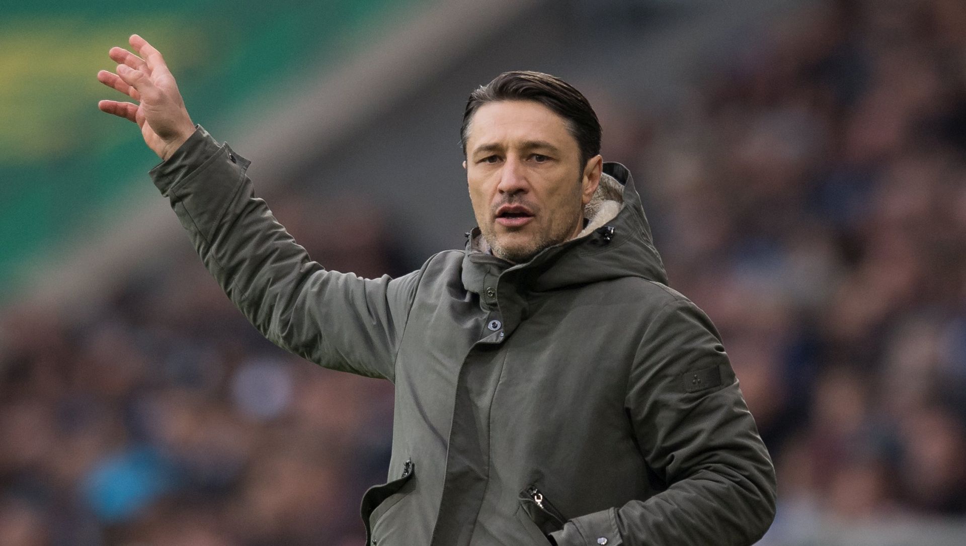 epa06337212 Frankfurt's head coach Niko Kovac reacts during the German Bundesliga soccer match between TSG 1899 Hoffenheim and Eintracht Frankfurt in Sinsheim, Germany, 18 November 2017.  EPA/DANIEL KOPATSCH EMBARGO CONDITIONS - ATTENTION: Due to the accreditation guidelines, the DFL only permits the publication and utilisation of up to 15 pictures per match on the internet and in online media during the match.