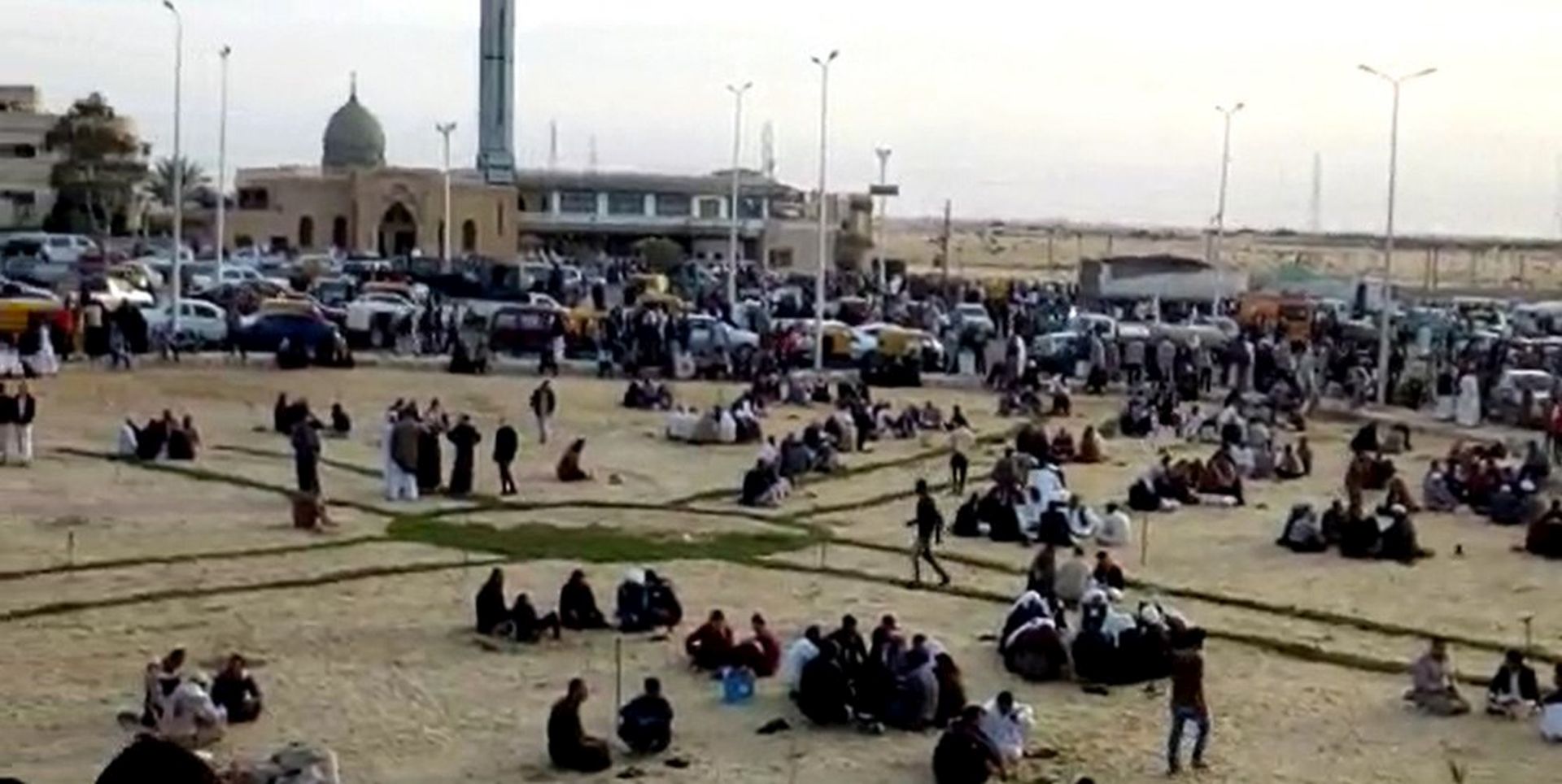 epa06348800 A grab image taken from taken from a video footage shows people gathering outside the mosque that was attacked in the northern city of Arish, Sinai Peninsula, Egypt, 24 November 2017. According to reports, at least 270 people were killed and 90 injured after a bomb was detonated at a mosque and fire opened on worshippers in the Sinai town of Bir al-Abd, near Arish.  EPA/STR BEST QUALITY AVAILABLE