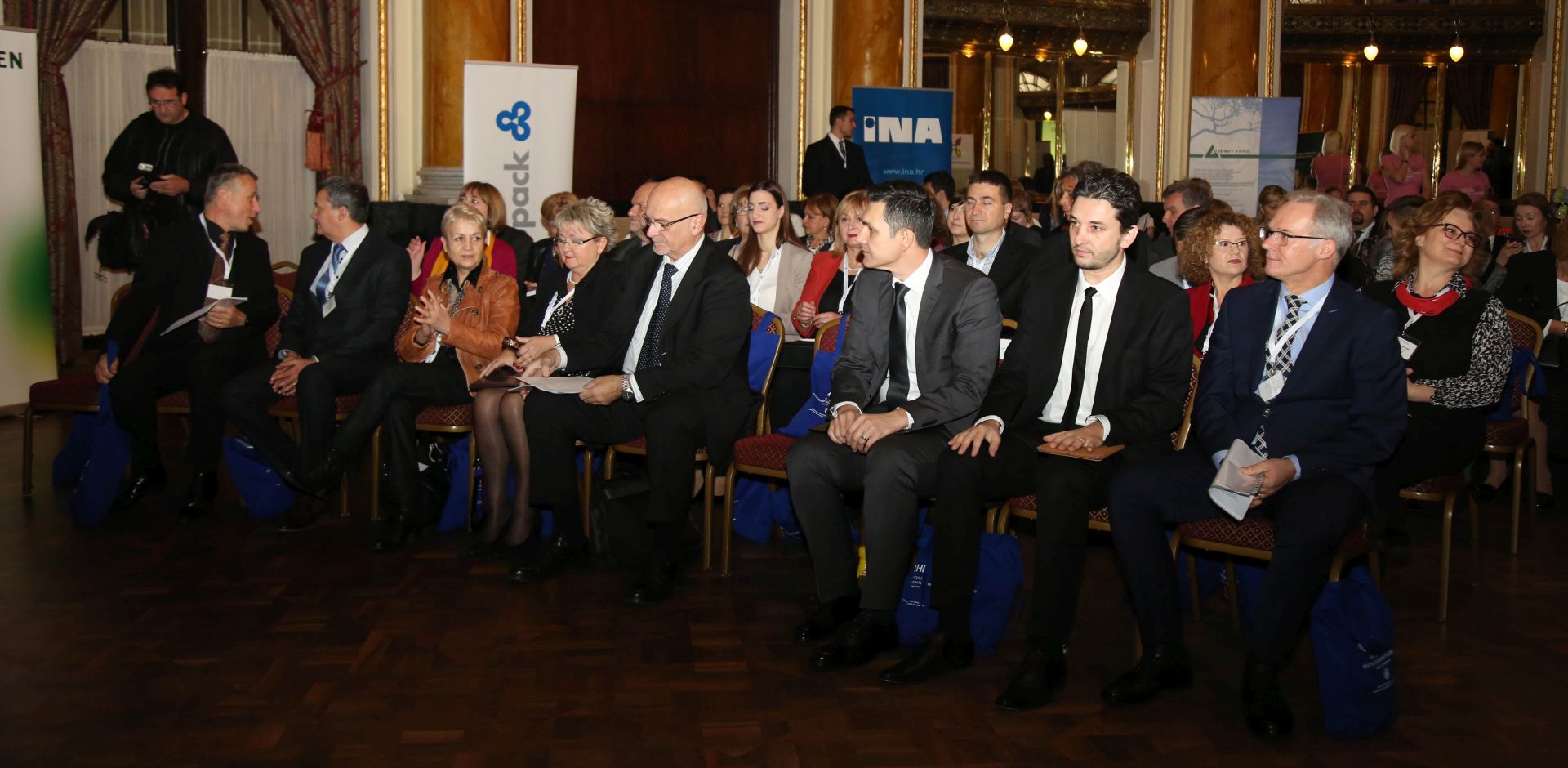 Zagreb, 21.11.2017 -  Na 9. konferenciji o drutveno odgovornom poslovanju raspravljalo se o odrivom razvoju i drutveno odgovornom poslovanju, odnosno njihovoj primjeni u gospodarstvu. U sklopu konferencije dodijeljene su nagrade indeks DOP-a u osam kategorija.  foto HINA / Zvonimir KUHTIÆ /zk