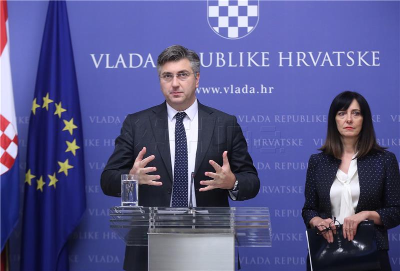Premijer Plenković i ministrica Divjak predstavili plan uvođenja informatike u osnovne škole