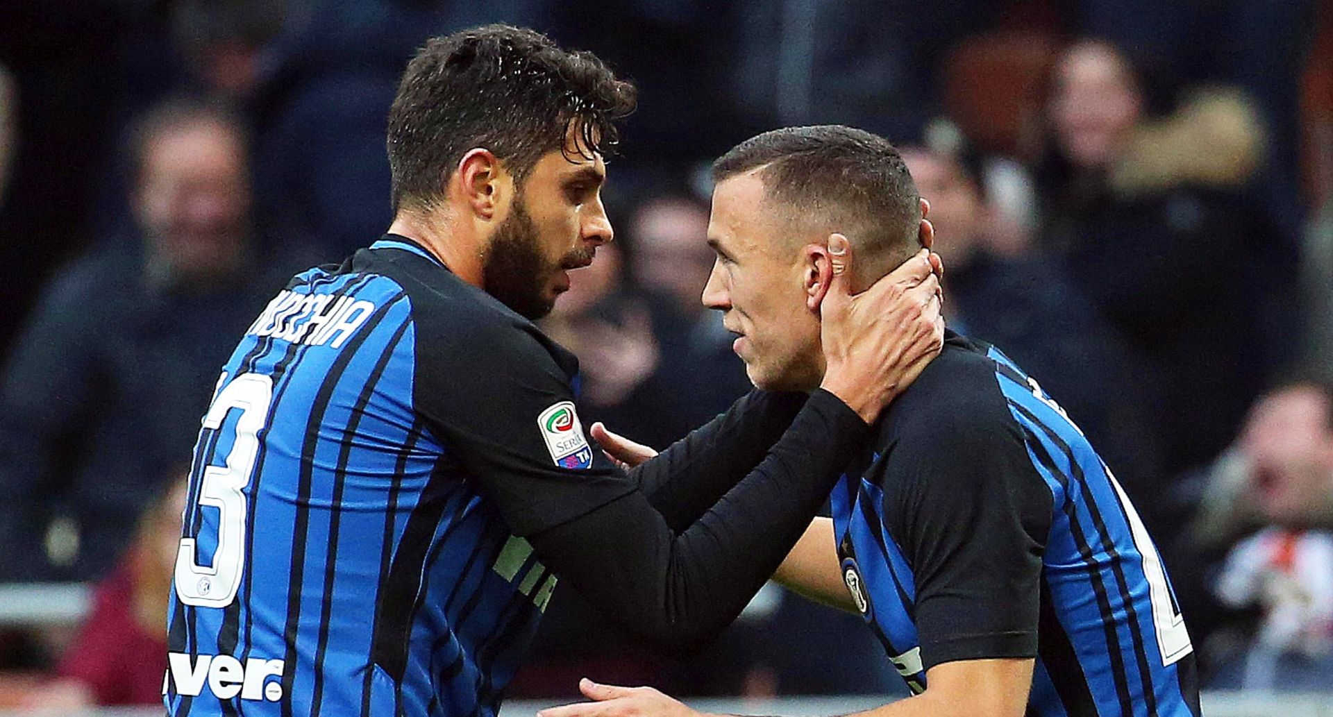epa06365281 Inter's midfielder Ivan Perisic (R) celebrates with his teammate Andrea Ranocchia (L) after scoring the 1-0 lead during the Italian Serie A soccer match between Inter Milan and AC Chievo Verona at Giuseppe Meazza stadium in Milan, Italy, 03 December 2017.  EPA/MATTEO BAZZI