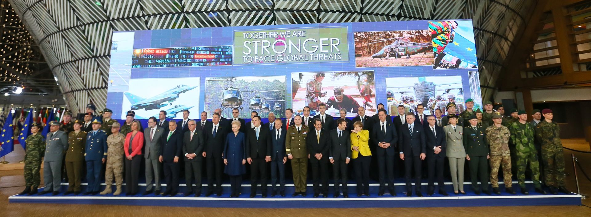 epa06390031 A general view of the family picture of 24 heads of state members of Defense Permanent Structured Cooperation (PESCO), on the side of the European Council meeting in Brussels in Brussels, Belgium, 14 December 2017. EU leaders gather to discuss the most compelling matters in terms of migration, defense foreign affairs, education, culture, social issues and 'Brexit' negotiations.  EPA/STEPHANIE LECOCQ