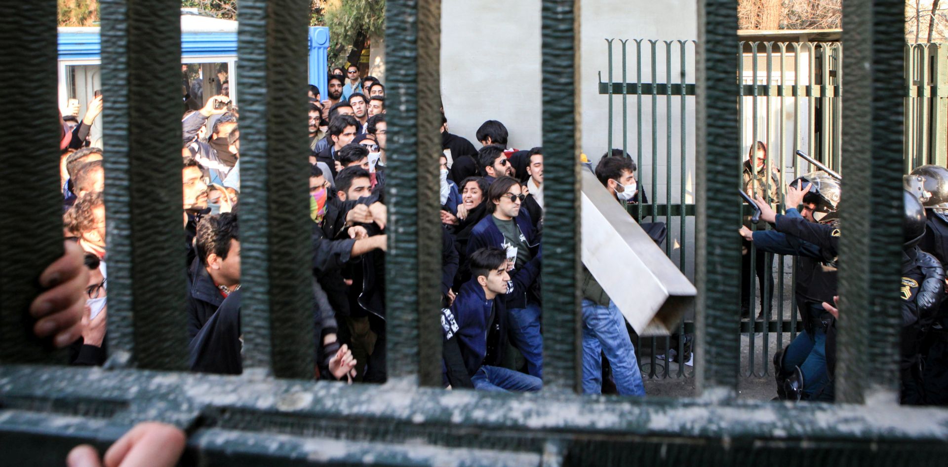 U prosvjedima u Iranu 12 mrtvih