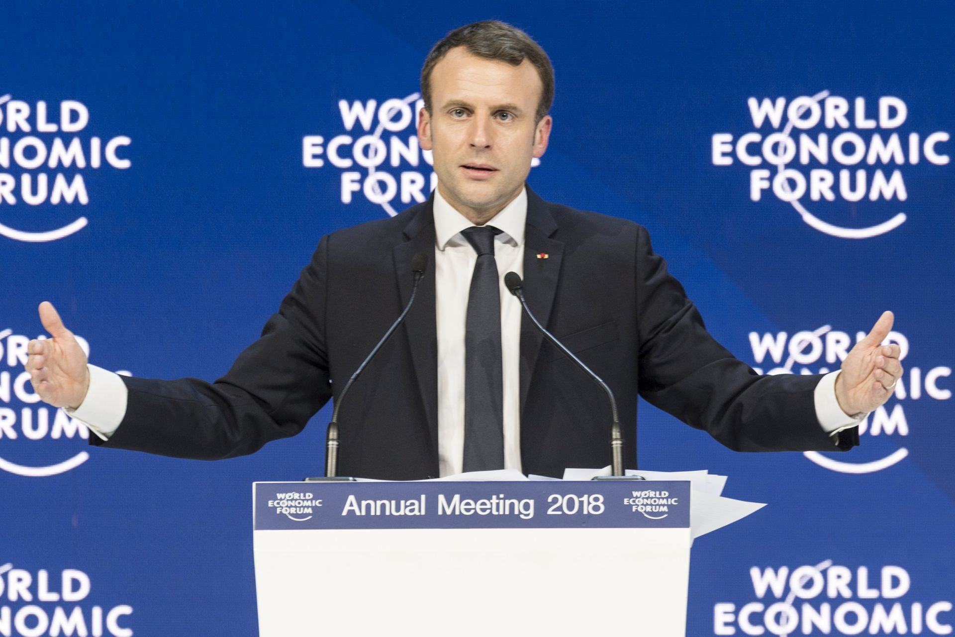 epa06471307 Emmanuel Macron, President of France, adresses a plenary session during the 48th Annual Meeting of the World Economic Forum, WEF, in Davos, Switzerland, 24 January 2018. The meeting brings together entrepreneurs, scientists, corporate and political leaders in Davos, from 23 to 26 January.  EPA/LAURENT GILLIERON