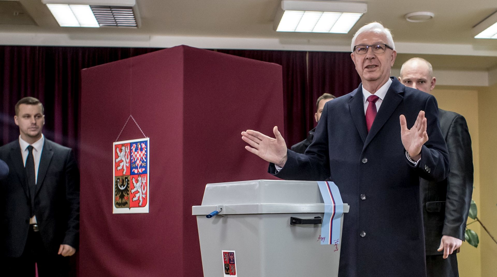 epa06476049 Czech presidential candidate Jiri Drahos gestures as he casted ballot at a polling station during voting in the presidential election run-off in Prague, Czech Republic, 26 January 2018. The second round of presidential elections in the Czech Republic will take place on 26 and 27 January 2018. Former chairman of the Czech Science Academy Jiri Drahos will be confronted with his opponent, current Czech President Milos Zeman.  EPA/MARTIN DIVISEK