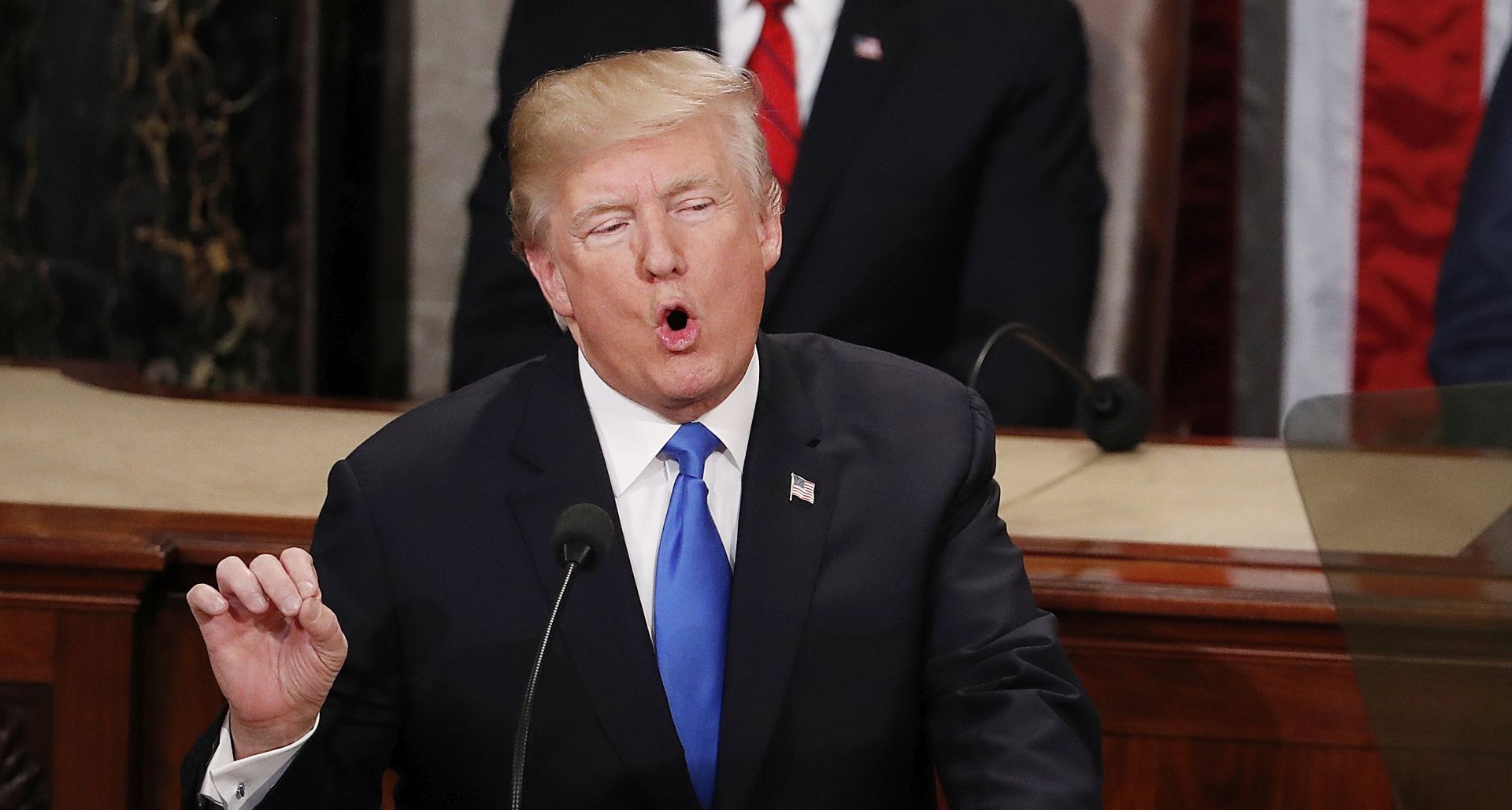 epa06487038 US President Donald J. Trump delivers his first State of the Union from the floor of the House of Representatives in Washington, DC, USA, 30 January 2018.  EPA/SHAWN THEW