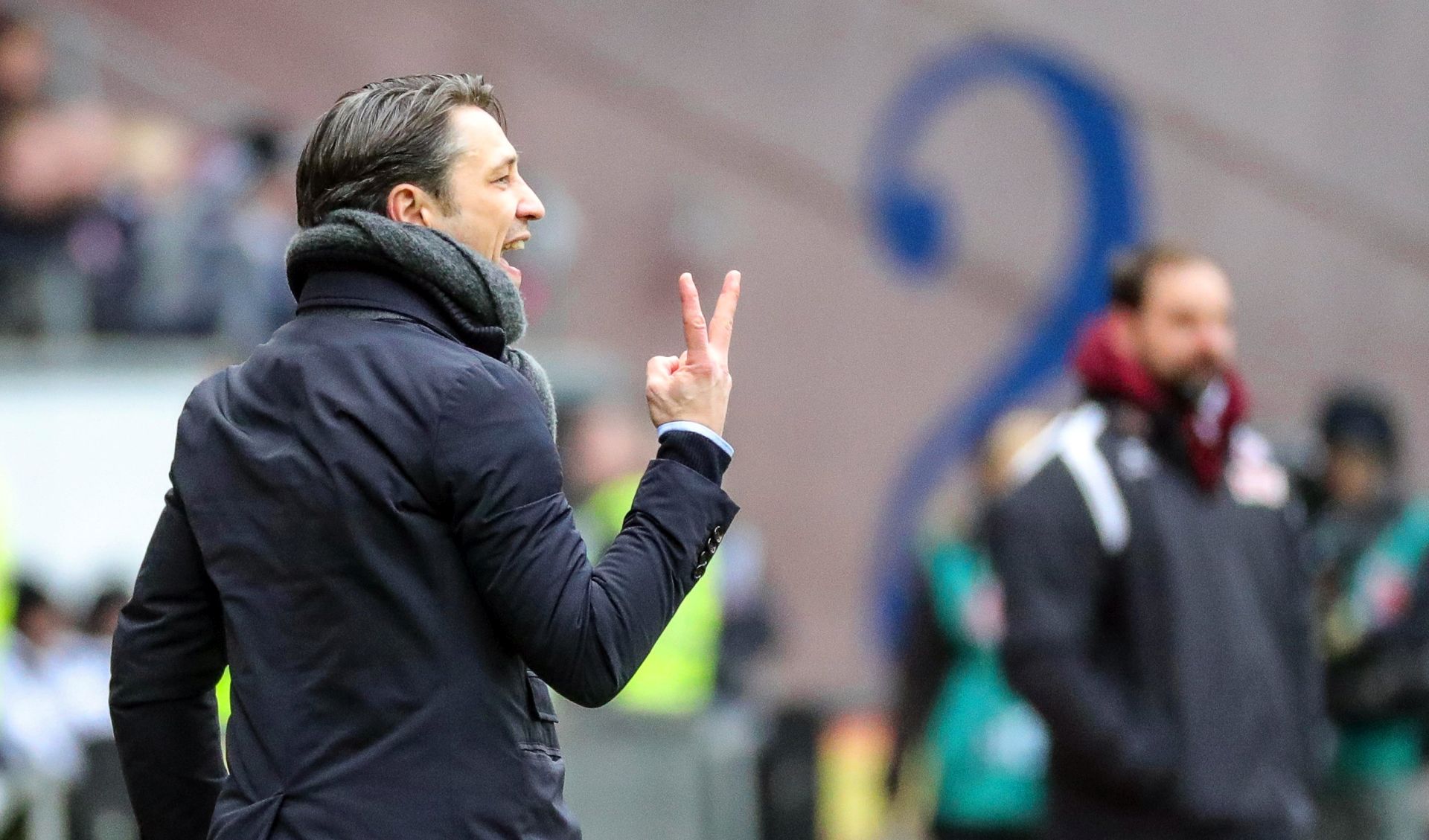 epa06511850 Frankfurt's head coach Niko Kovac gestures during the German Bundesliga soccer match between Eintracht Frankfurt and FC Cologne in Frankfurt Main, Germany, 10 February 2018.  EPA/ARMANDO BABANI EMBARGO CONDITIONS - ATTENTION: Due to the accreditation guidelines, the DFL only permits the publication and utilisation of up to 15 pictures per match on the internet and in online media during the match.