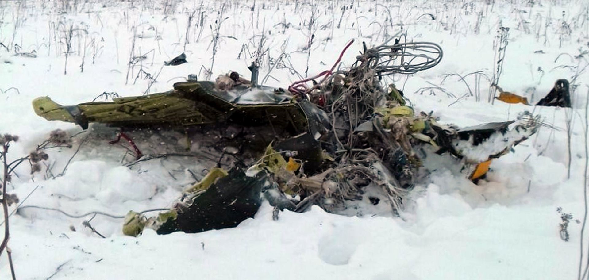 epa06517168 A picture made available on 12 February 2018 shows a debris of the crashed Russian Saratov Airlines Antonov AN-148 passenger plane lies in the snow near the Stepanovskoy village near Argunovo, Ramensky district, Moscow region, Russia, 11 February 2018. A Russian Antonov AN-148 crashed shortly after take off from Domodedovo airport outside Moscow. All 71 people aboard are believed to have died in the crash. The plane of Saratov airlines was en route from Moscow to Orsk, Orenburg region.  EPA/ALEXANDER OLEINIKOV BEST QUALITY AVAILABLE