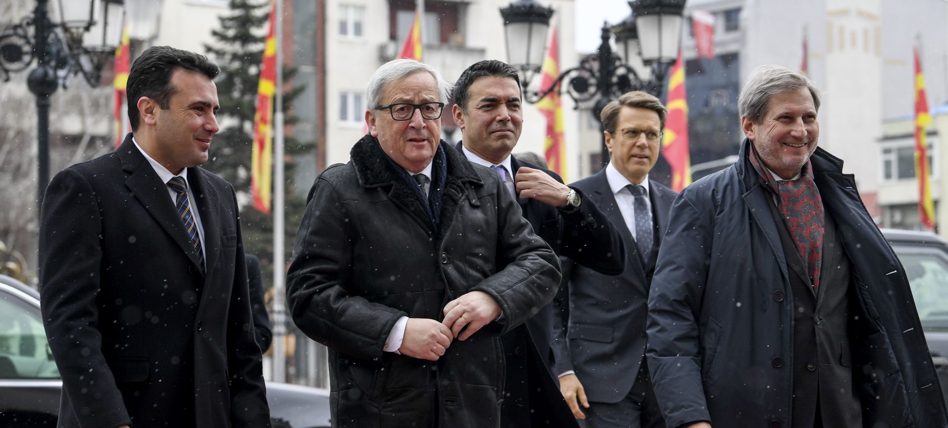 epa06564297 Macedonian Prime Minister Zoran Zaev (L) welcomes the President of European Commission Jean-Claude Juncker (C) and European Commissioner for European Neighbourhood Policy and Enlargement Negotiations Johannes Hahn (R) in front of the Government building in Skopje, The Former Yugoslav Republic of Macedonia, 25 February 2018. Juncker arrives on a one-day work visit to FYR of Macedonia during his Balkan tour.  EPA/GEORGI LICOVSKI