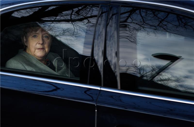 KOALICIJSKE MUKE Merkel brani ustupke socijaldemokratima