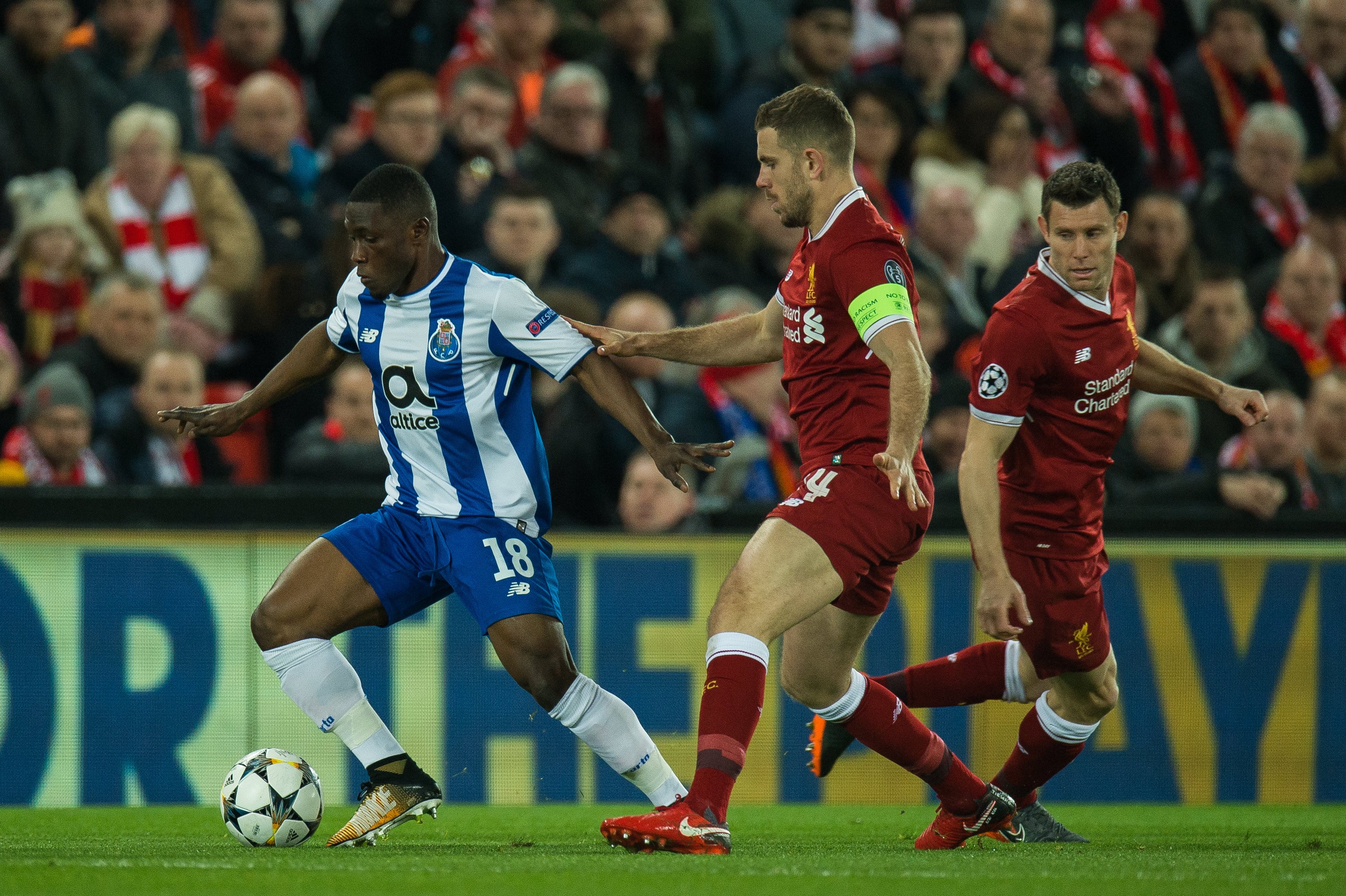 epa06585389 Waris Majeed of FC Porto (L) in action with Jordan Henderson of Liverpool (R)  during the UEFA Champions League round of 16 second leg soccer match between Liverpool FC and FC Porto in Liverpool, Britain, 06 March 2018.  EPA/Peter Powell