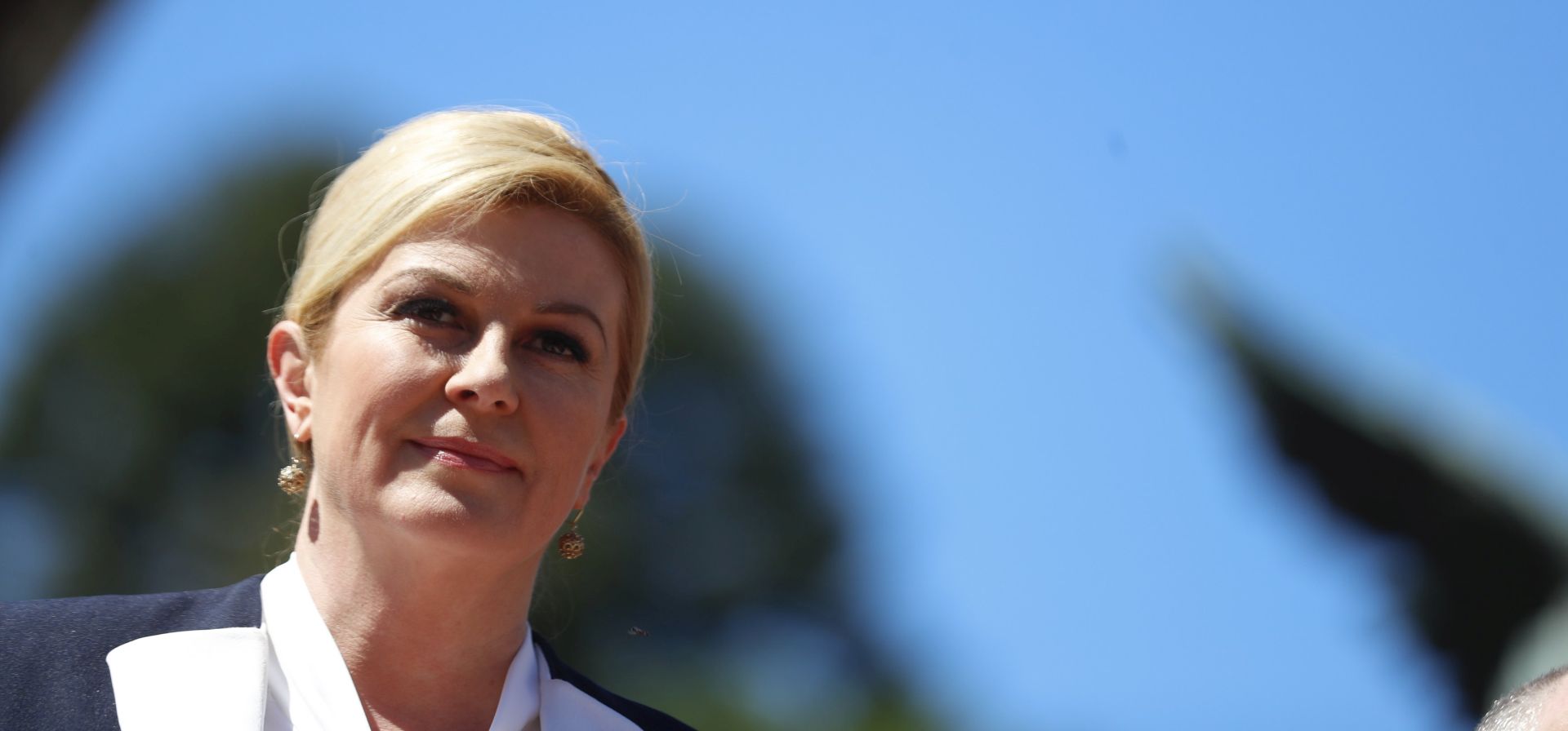 epa06598675 The President of Croatia Kolinda Grabar-Kitarovic participates in a tribute to the monument of General Jose de San Martin, in the Plaza San Martin, in Buenos Aires, Argentina, 12 March 2018. Kolinda Grabar-Kitarovic made today an act of homage in Buenos Aires to the monument of General Jose de San Martin, a distinguished hero of Argentine independence, after which he will meet with his counterpart Mauricio Macri, as part of his official visit to the country.  EPA/David Fernandez