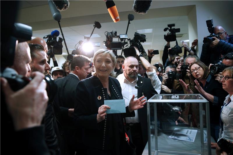 Ocu oduzeta titula, a Marine Le Pen ponovno izabrana za predsjednicu FN-a