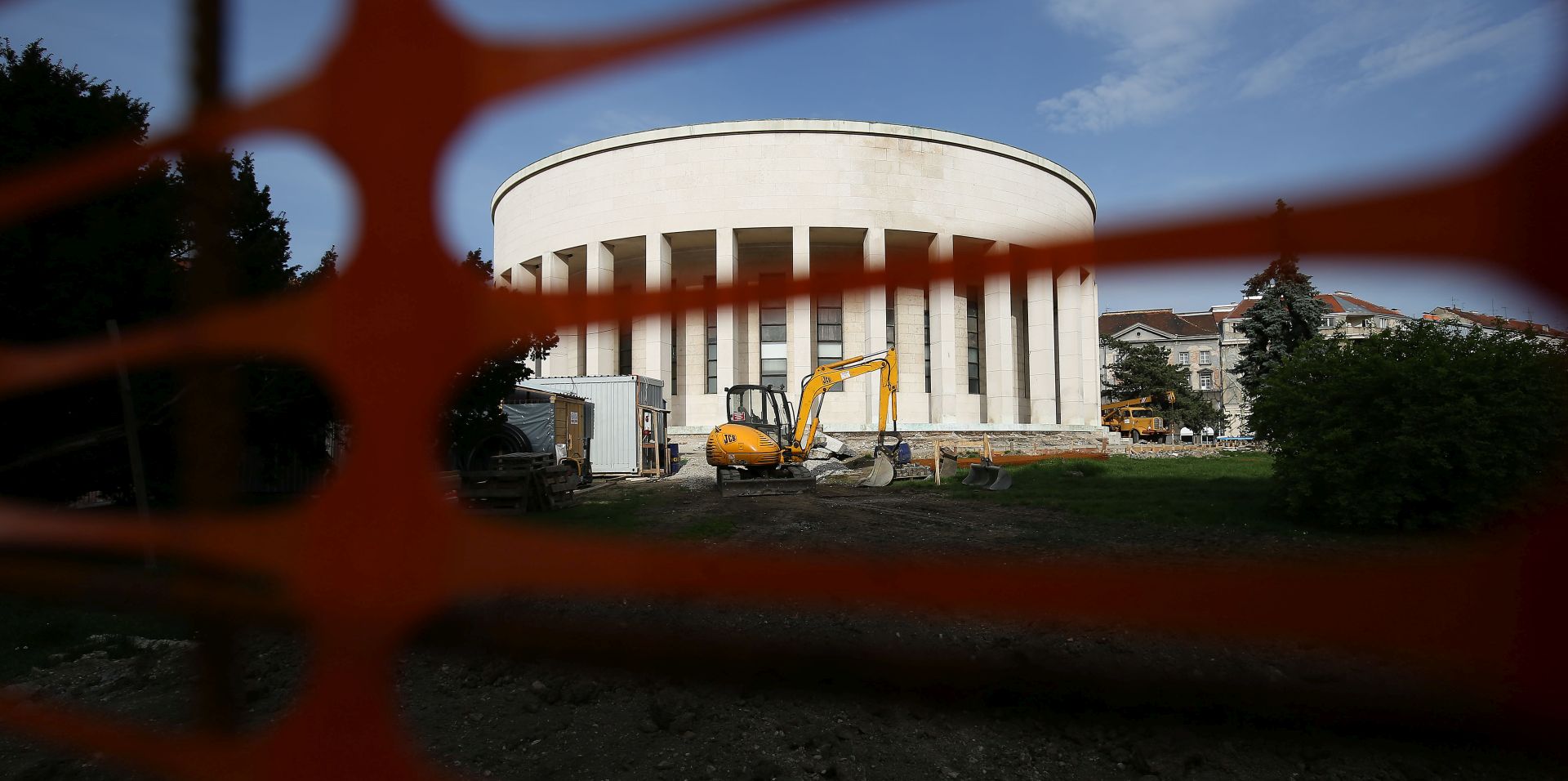 ‘Nije istina da se na Meštrovićevu paviljonu kamen zamjenjuje betonom’