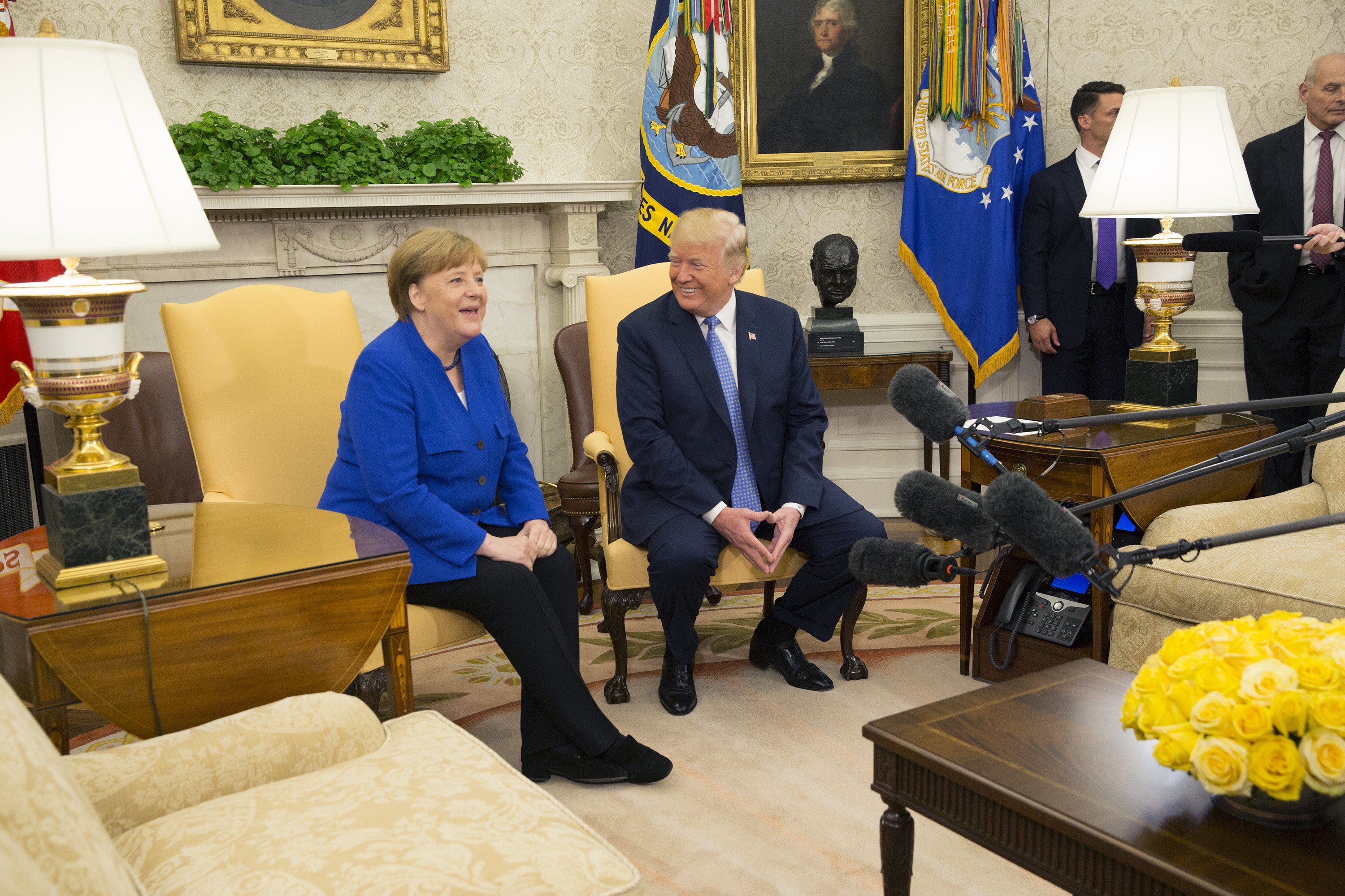 epa06697287 US President Donald J. Trump meets with Chancellor of Germany Angela Merkel at the White House in Washington, DC, USA, 27 April 2018. Merkel is on a one-day working visit to the White House where she and President Trump are expected to discuss trade issues such as proposed US tariffs on European steel and aluminum products, in addition to topics such as NATO.  EPA/CHRIS KLEPONIS / POOL