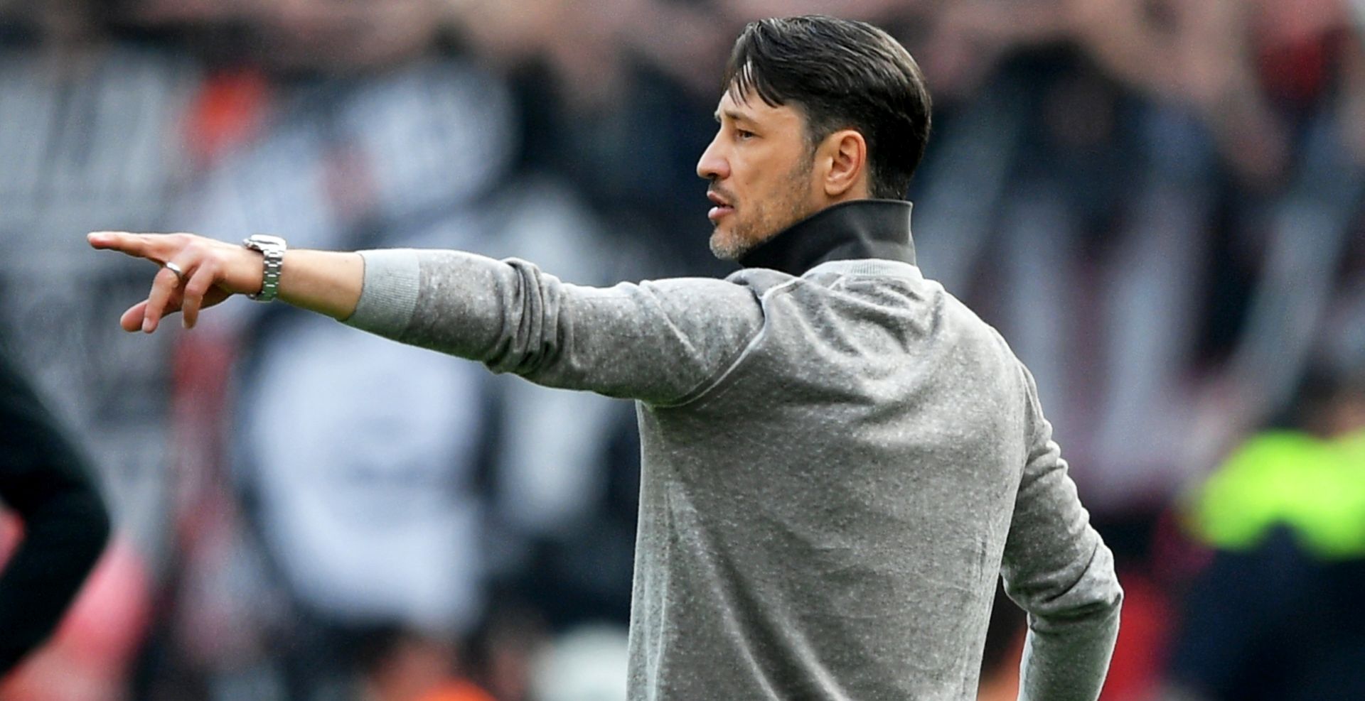 epa06669019 Eintracht Frankfurt's head coach Niko Kovac gestures during the German Bundesliga soccer match between Bayer Leverkusen and Eintracht Frankfurt in Leverkusen, Germany, 14 April 2018.  EPA/SASCHA STEINBACH EMBARGO CONDITIONS - ATTENTION: Due to the accreditation guidelines, the DFL only permits the publication and utilisation of up to 15 pictures per match on the internet and in online media during the match.