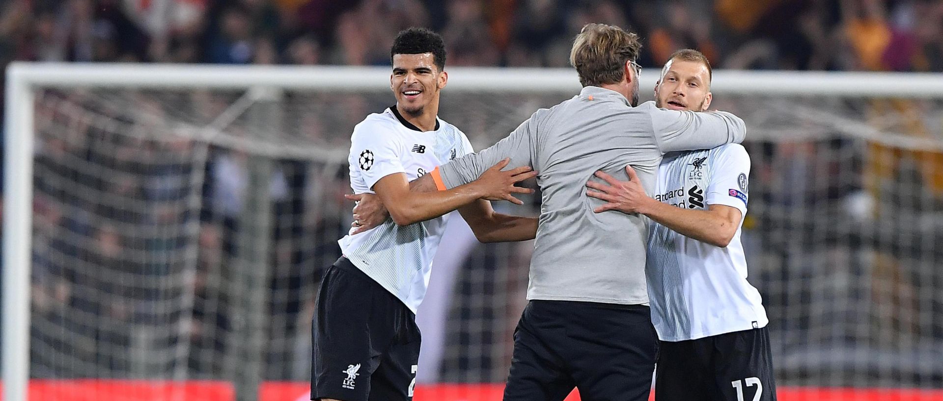 epa06707702 Liverpool's coach Jurgen Klopp celebrates with his players at the end of the UEFA Champions League semi final, second leg, soccer match between AS Roma and Liverpool FC at the Olimpico stadium in Rome, Italy, 02 May 2018.  EPA/ETTORE FERRARI