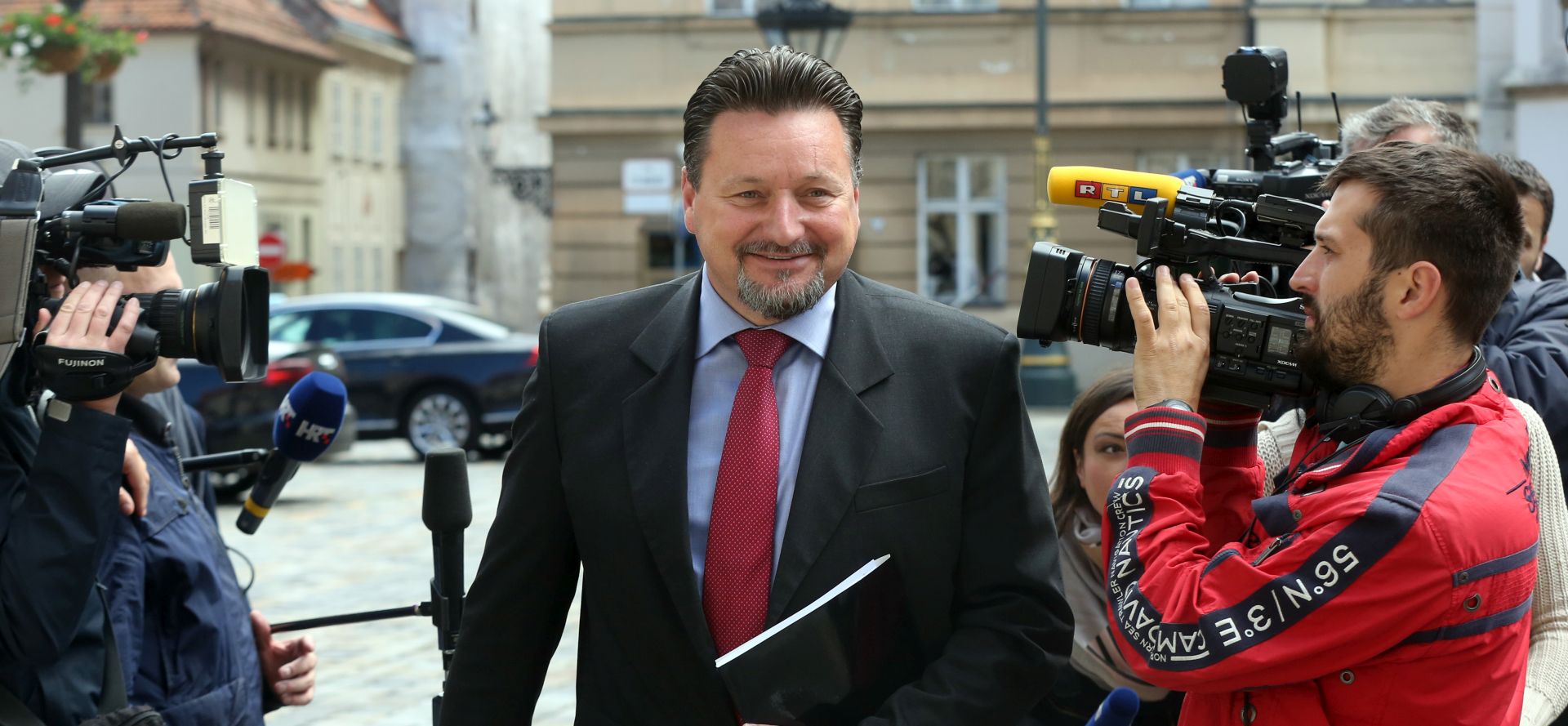 Zagreb, 15.05.2018 - Sastanak ueg kabineta Vlade RH. Na fotografiji ministar uprave Lovro Kuèeviæ.
foto HINA/ Denis CERIÆ /dc