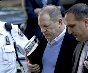 epa06762460 Former movie producer Harvey Weinstein (C) arrives at a New York City police department precinct to turn himself in to face multiple charges related to allegations of sexual assault in New York, New York, USA, 25 May 2018. According to reports, Weinstein will be facing charges of first-degree rape and third-degree rape in one case, and with first-degree criminal sex act in another case.  EPA/PETER FOLEY