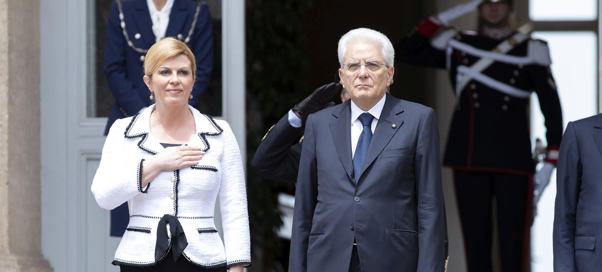 epa06771513 A handout photo made available by the Italian President's Press Office shows Italian President Sergio Mattarella (R) welcomes Croatian President Kolinda Grabar-Kitarovic (L) for a meeting at Quirinale Palace in Rome, Italy, 29 May 2018.  EPA/QUIRINALE PRESS OFFICE/PAOLO GIANDOTTI / HANDOUT  HANDOUT EDITORIAL USE ONLY/NO SALES
