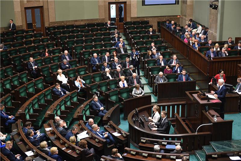 Poljski zastupnici smanjili si plaće za 20 posto