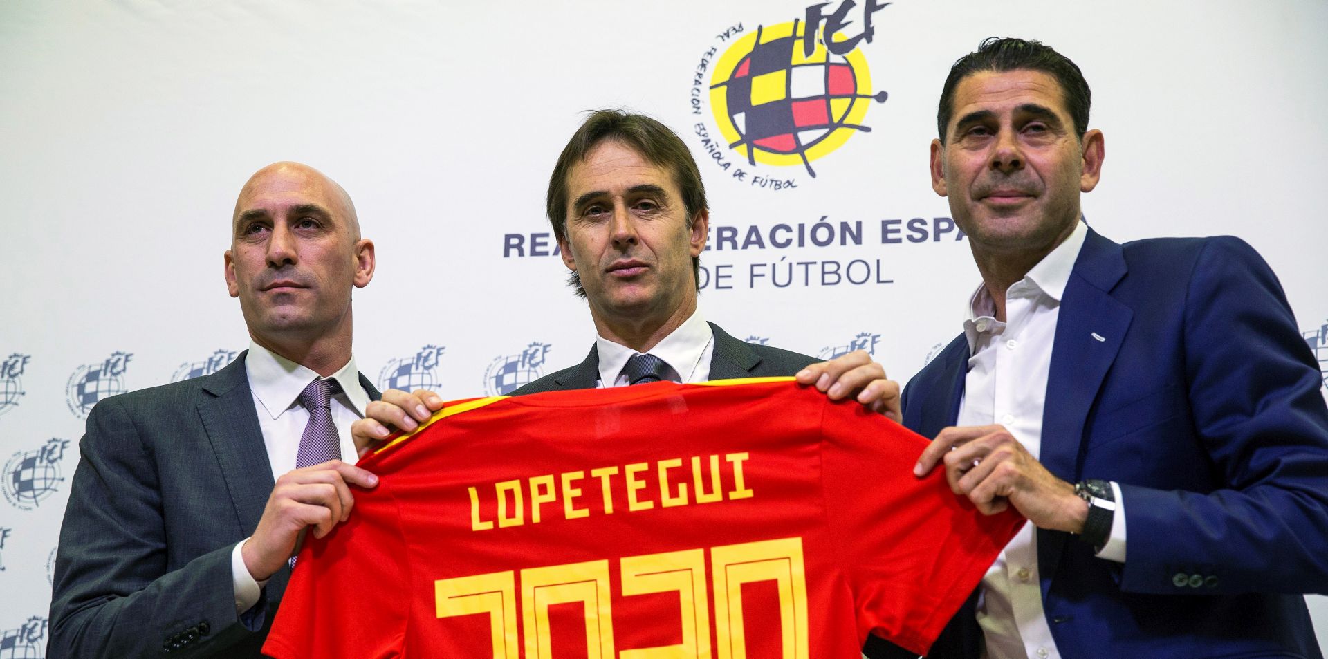 epa06755430 Spanish national soccer team head coach Julen Lopetegui (C) poses for photographers with Luis Rubiales (L), new president of the Royal Spanish Football Federation (RFEF), and RFEF sports director Fernando Hierro (R) after extending his contract in Las Rozas, Madrid, Spain, 22 May 2018. Lopetegui will lead the Spanish national soccer team for two more years until 2020.  EPA/RODRIGO JIMENEZ