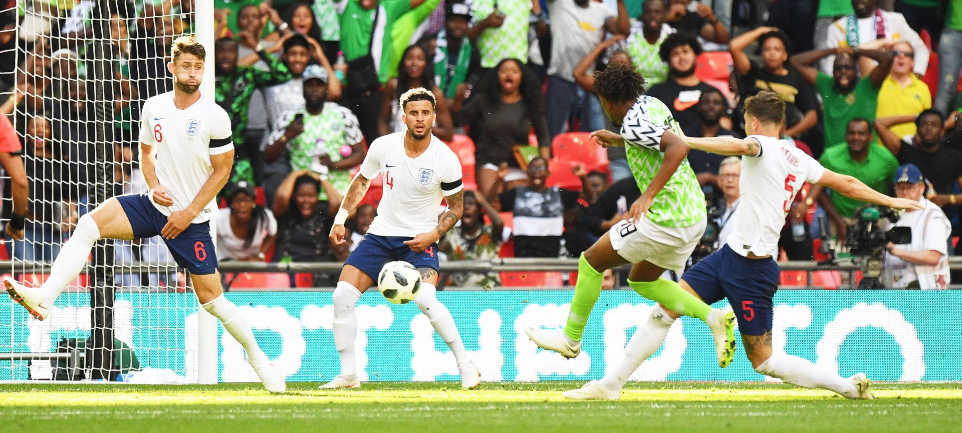 epa06780846 Nigeria's Alex Iwobi (2-R) scores his team's first goal during the International Friendly soccer match between England and Nigeria at Wembley in London, Britain, 02 June 2018.  EPA/FACUNDO ARRIZABALAGA