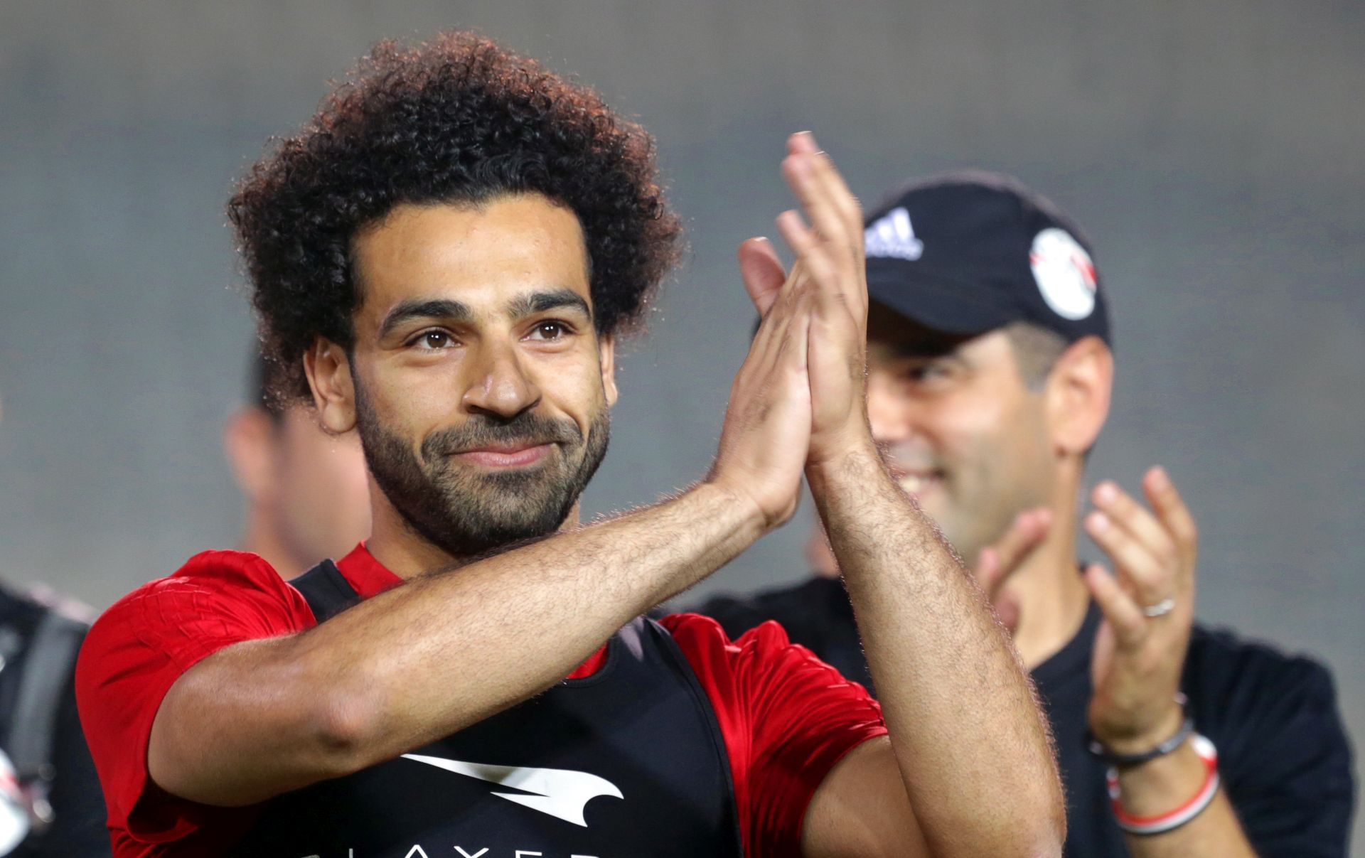 epa06797679 Egyptian national soccer team striker Mohamed Salah (L) attends his team's training session at Cairo international stadium in Cairo, Egypt, 09 June 2018. The Egyptian national soccer team prepares for the FIFA World Cup 2018 taking place in Russia from 14 June to 15 July 2018.  EPA/KHALED ELFIQI