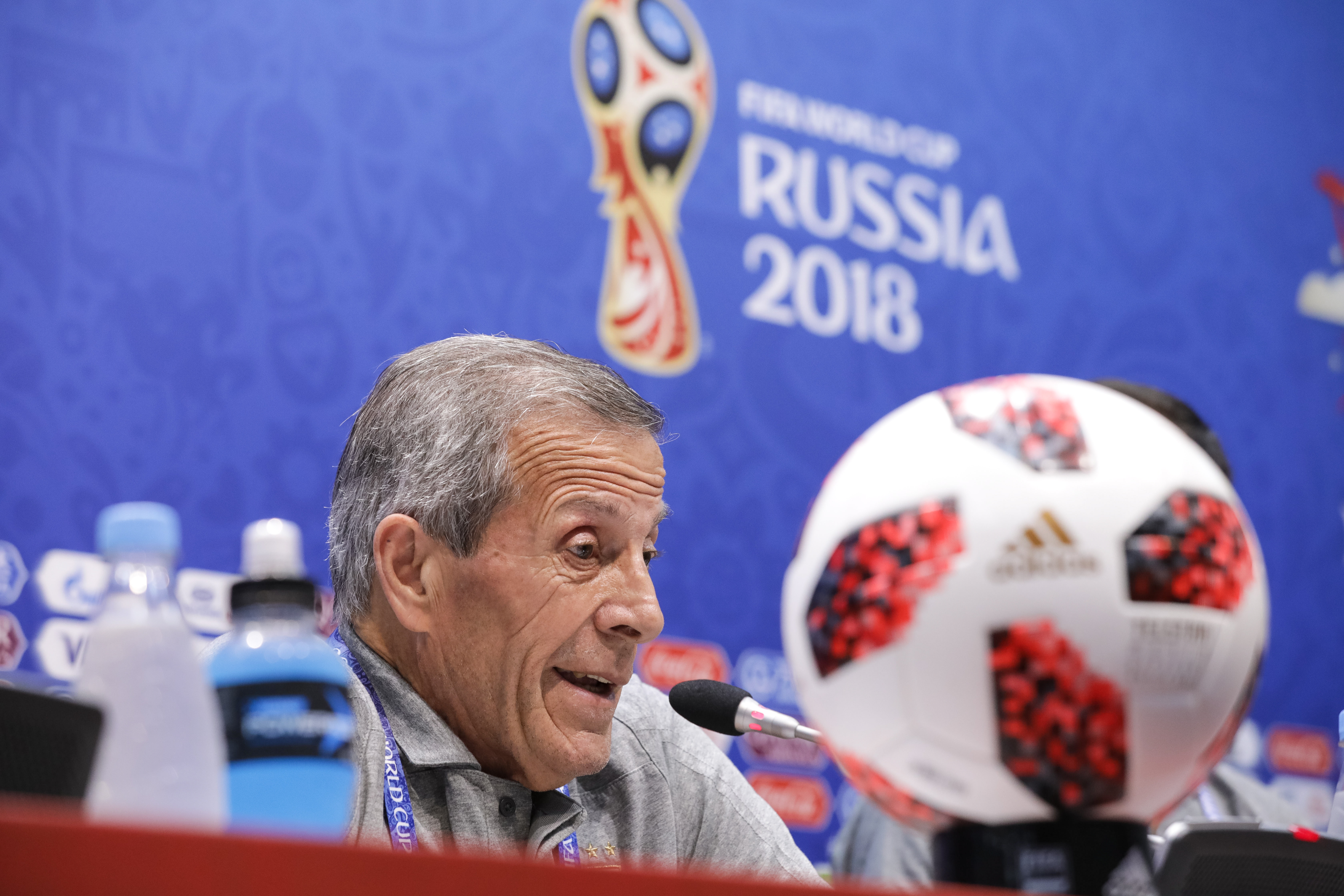 epa06850138 Uruguay's head coach Oscar Tabarez attends a press conference at the Fisht Stadium in Sochi, Russia, 29 June 2018. Uruguay will face Portugal in the Round of 16 of the FIFA World Cup 2018 on 30 June.  EPA/PAULO NOVAIS   EDITORIAL USE ONLY