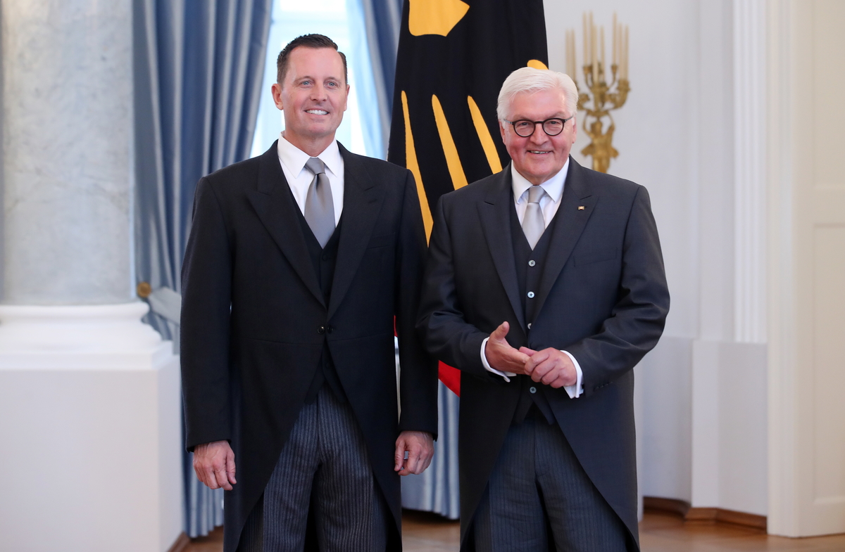 epa06719460 New US Ambassador to Germany, Richard Allen Grenell (L) stands next to German President Frank-Walter Steinmeier (R) after his diplomatic accreditation ceremony at Bellevue Palace in Berlin, Germany, 08 May 2018. The position of US Ambassador to Germany was left vacant for more than one year.  EPA/FELIPE TRUEBA