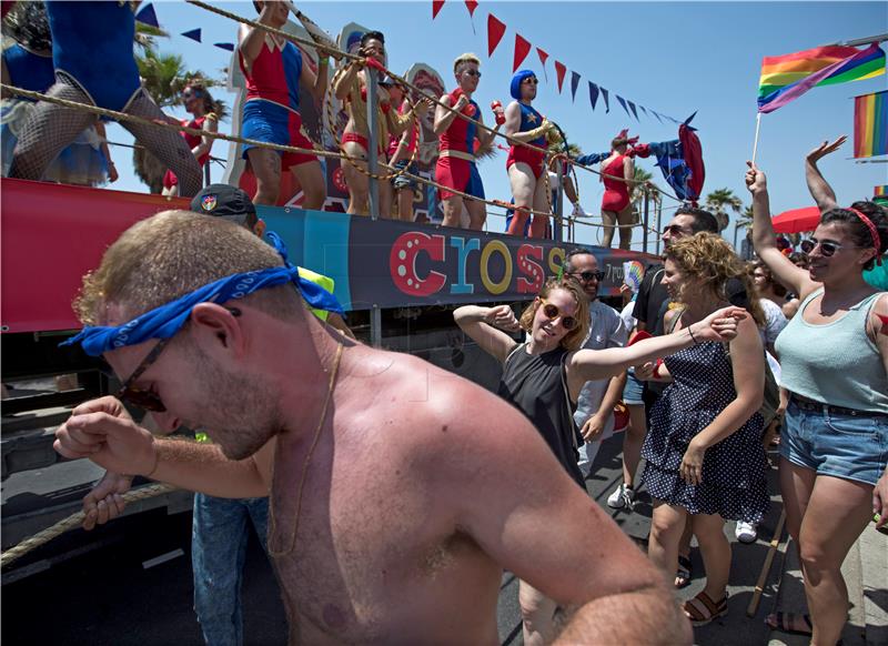 Gay pride u Tel Avivu privukao četvrt milijuna ljudi