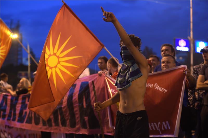 NASILJE U SKOPLJU Prosvjedi protiv dogovora o makedonskom imenu