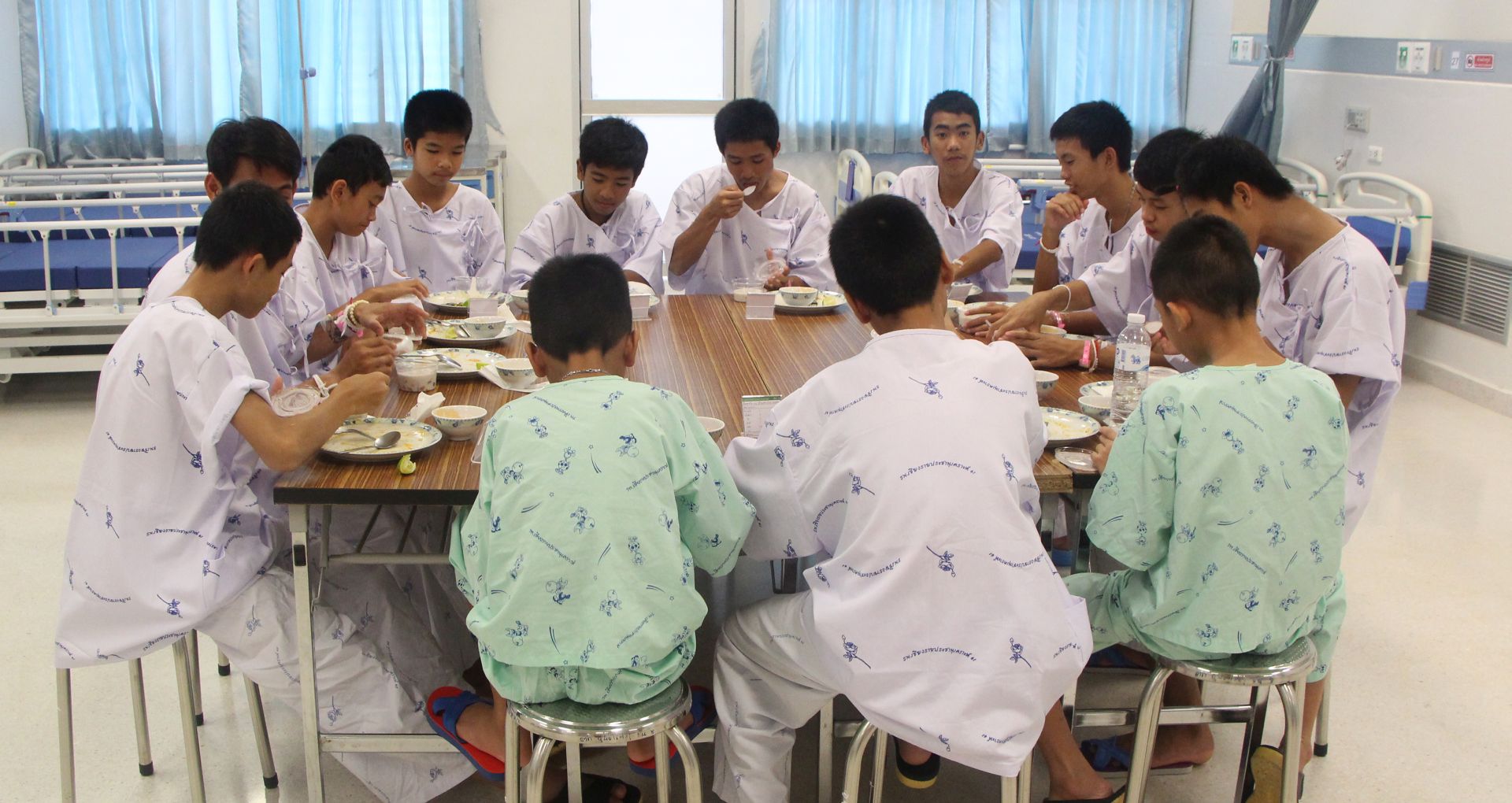 epa06889705 A handout photo made available by the Chiang Rai Prachanukroh Hospital and the Ministry of Public Health shows some of the 13 rescued soccer team members having a meal together in Chiang Rai province, Thailand, 14 July 2018. Thirteen members of a Thai soccer team, including their assistant coach, were rescued from Tham Luang cave after being trapped for nearly two weeks.  EPA/PUBLIC HEALTH MINISTRY / HANDOUT HANDOUT EDITORIAL USE ONLY/NO SALES HANDOUT EDITORIAL USE ONLY/NO SALES