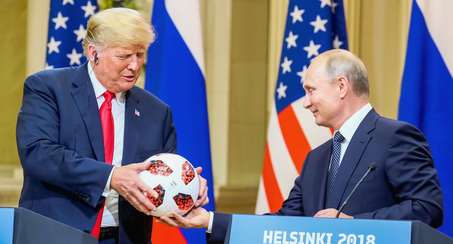 epa06893317 US President Donald J. Trump (L) receivs a soccer ball of the 2018 FIFA World Cup from Russian President Vladimir Putin (R) during a joint press conference in the Hall of State at Presidential Palace following their summit talks, in Helsinki, Finland, 16 July 2018.  EPA/MAURI RATILAINEN