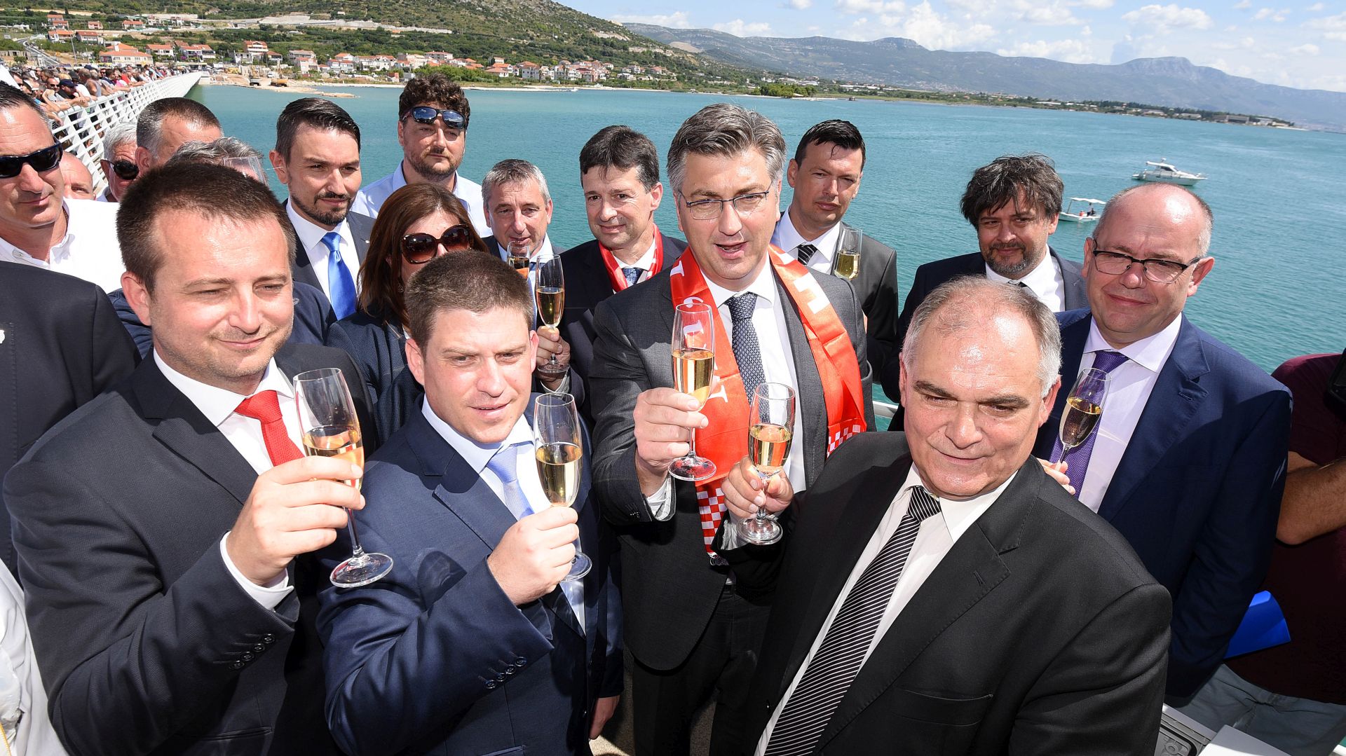 Split, 17.7.2018 - Predsjednik Vlade Andrej Plenković prisustvovao je puštanju u promet Mosta kopno-otok Čiovo.
foto HINA/ Mario STRMOTIĆ/ ms