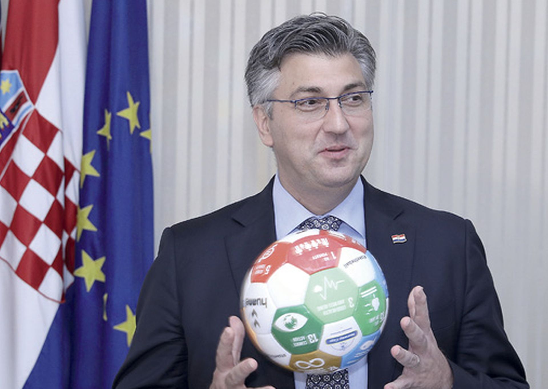Plenković razmišlja kako Vlada može pomoći u izgradnji nogometne infrastrukture u RH