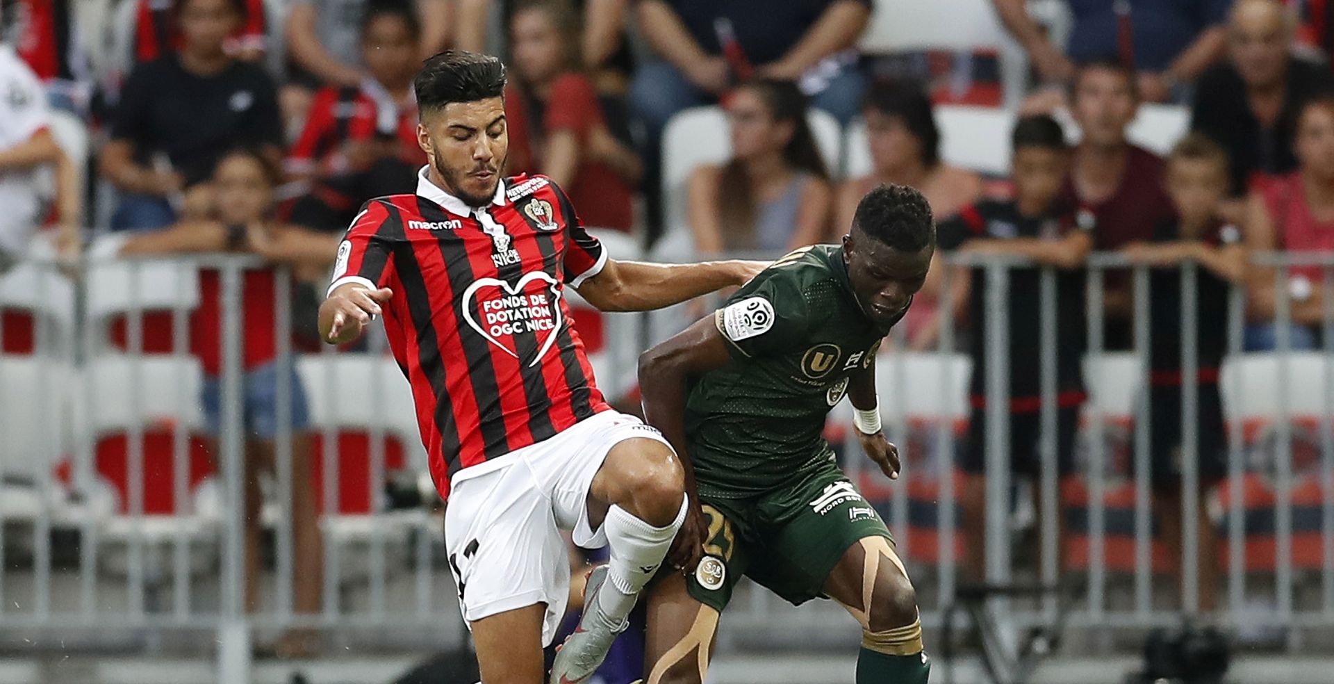 epa06944060 Bassem Srarfi of OGC Nice (L) vies for the ball with Moussa Doumbia of Reims (R) during the French Ligue 1 soccer match between OGC Nice and Reims at the Allianz Riviera stadium, in Nice, France, 11 August 2018.  EPA/SEBASTIEN NOGIER