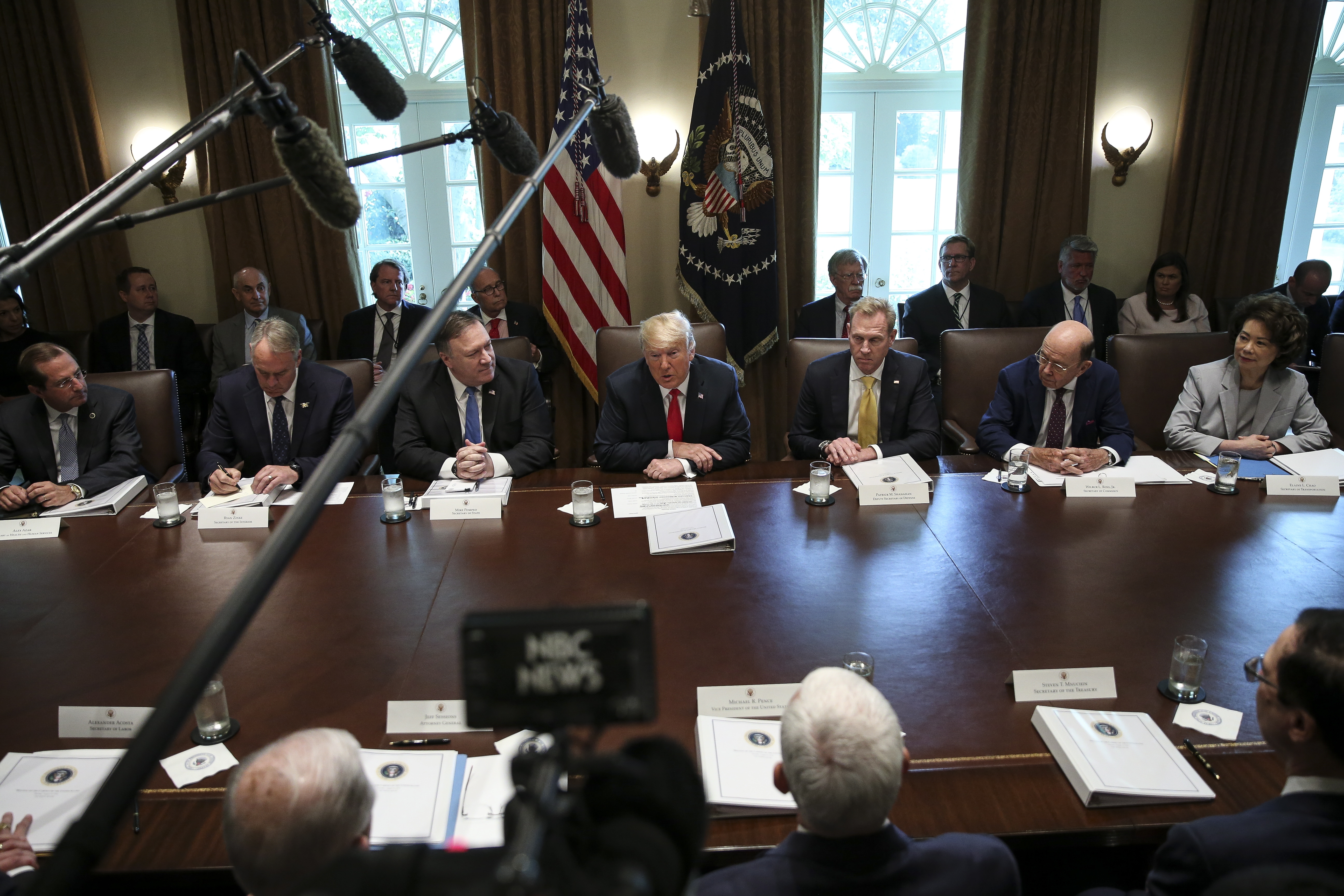 epa06952980 US President Donald J. Trump (C) speaks during a Cabinet Meeting in the Cabinet Room of the White House in Washington DC, USA, 16 August 2018. US President Donald J. Trump hosts a cabinet meeting.  EPA/Oliver Contreras / POOL