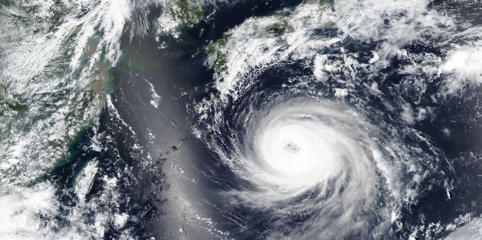 epa06961403 A handout photo made available by NASA shows an image acquired by the Visible Infrared Imaging Radiometer Suite (VIIRS) on board the joint NASA/NOAA Suomi National Polar-orbiting Partnership (SNPP) satellite of Typhoon Soulik approaching the Korean Peninsula, 20 August 2018 (issued 21 August 2018). According to media reports, Typhoon Soulik will make a direct pass over the Korean Peninsula on the night of 22 August 2018 as it is expected to strengthen to Category 3.  EPA/NASA HANDOUT  HANDOUT EDITORIAL USE ONLY/NO SALES