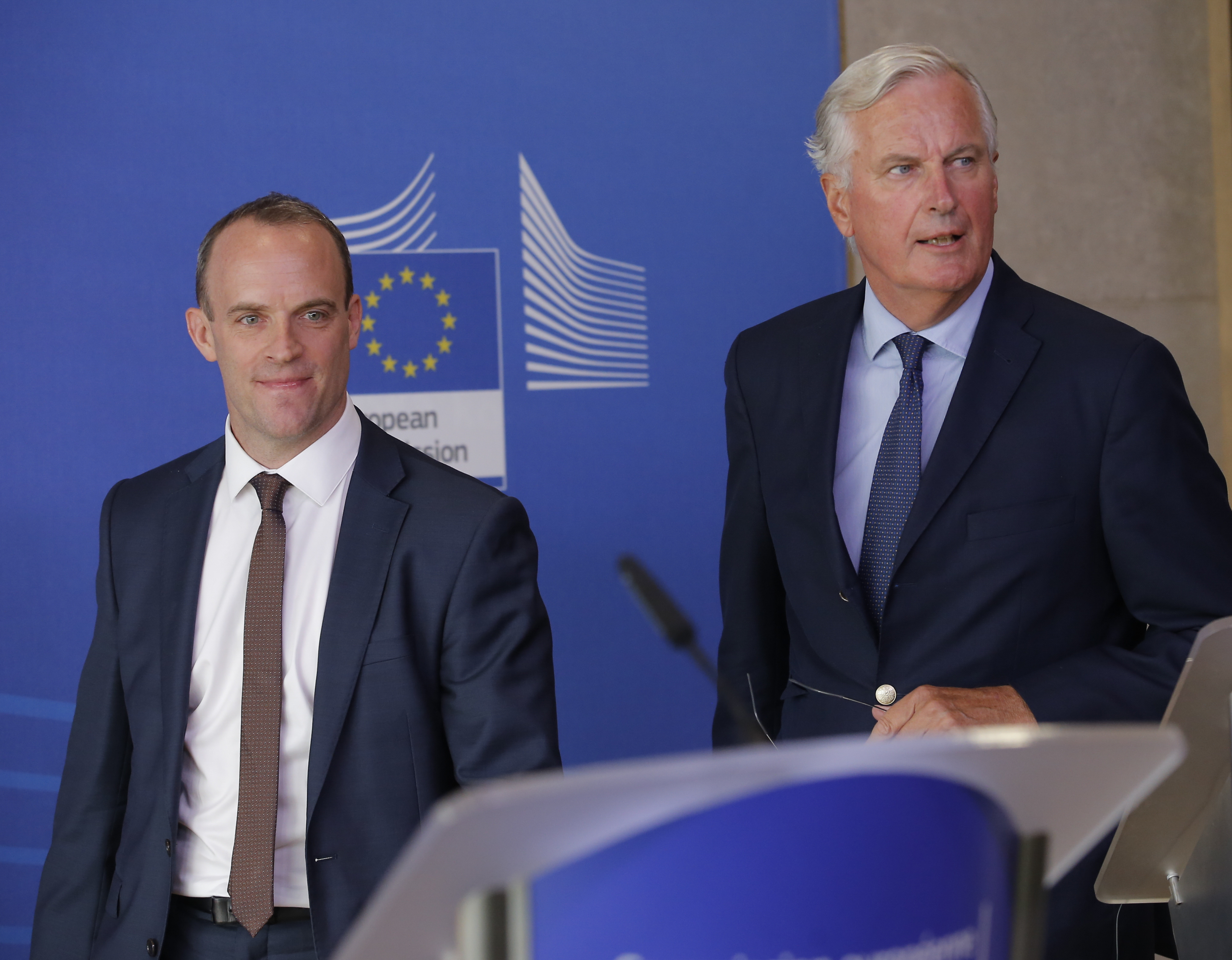 epa06962818 British Government Brexit secretary Dominic Raab (L) and EU's chief Brexit negotiator Michel Barnier give a press conference at the end of a round of talks in Brexit negotiations at the European Commission in Brussels, Belgium, 21 August 2018.  EPA/OLIVIER HOSLET