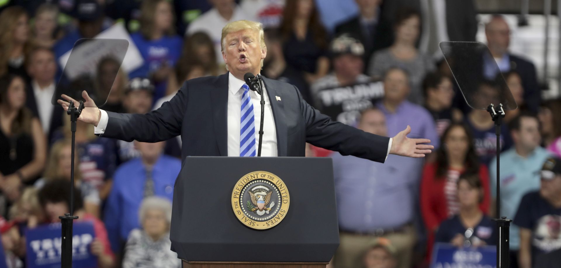 epa06963358 United States President Donald J. Trump speaks to supporters during a rally at the Charleston Civic Center in Charleston, West Virginia, USA, 21 August 2018. Trump is slated to appear at up to eight Make America Great Again rallies and more than a dozen fundraisers in the next six weeks.  EPA/MARK LYONS