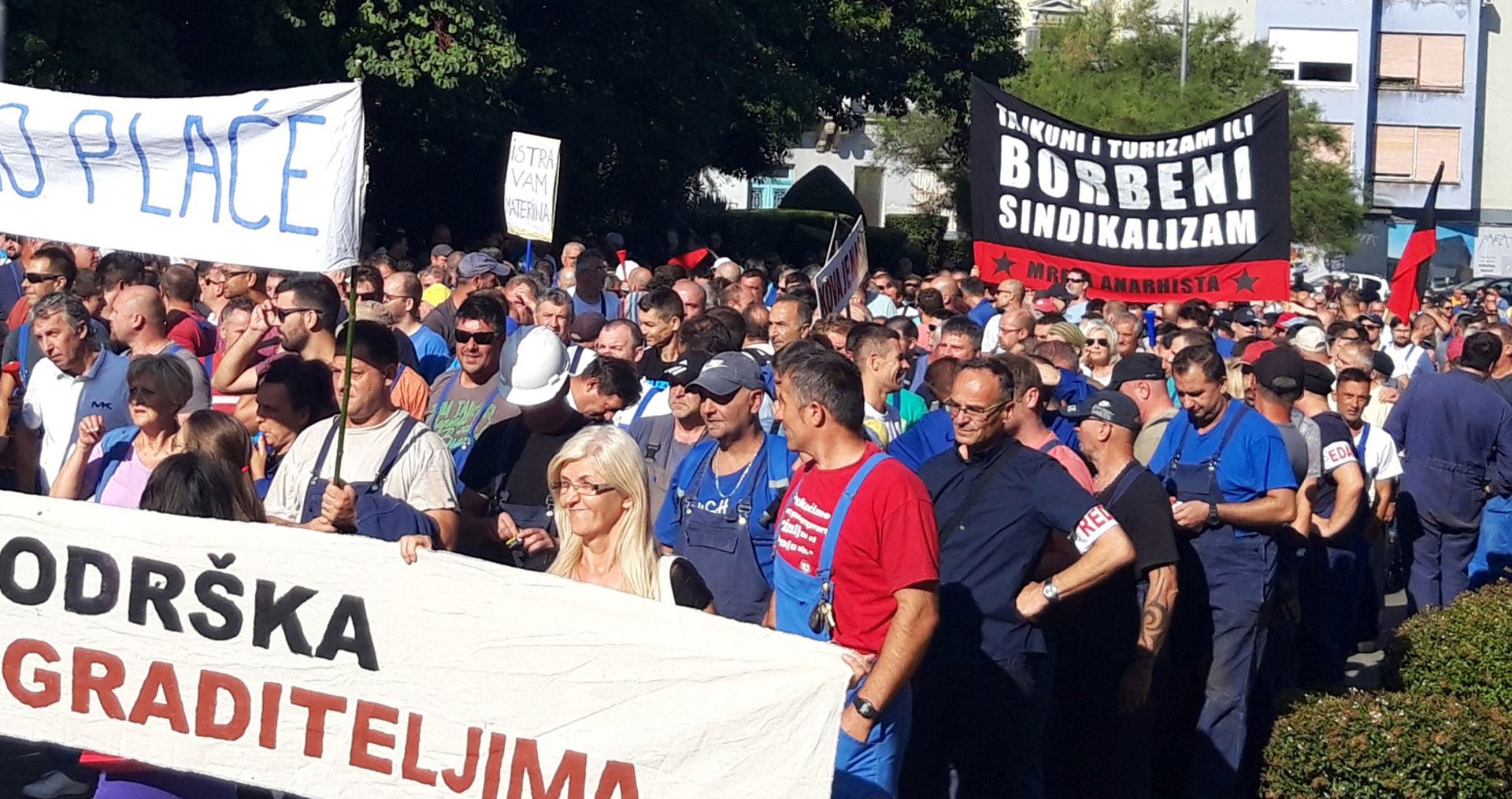Pula, 28.8.2018. - Drugi dan prosvjeda radnika Uljanika zbog neisplate plaæa za srpanj.
foto HINA/ Daniel SPONZA/ ml