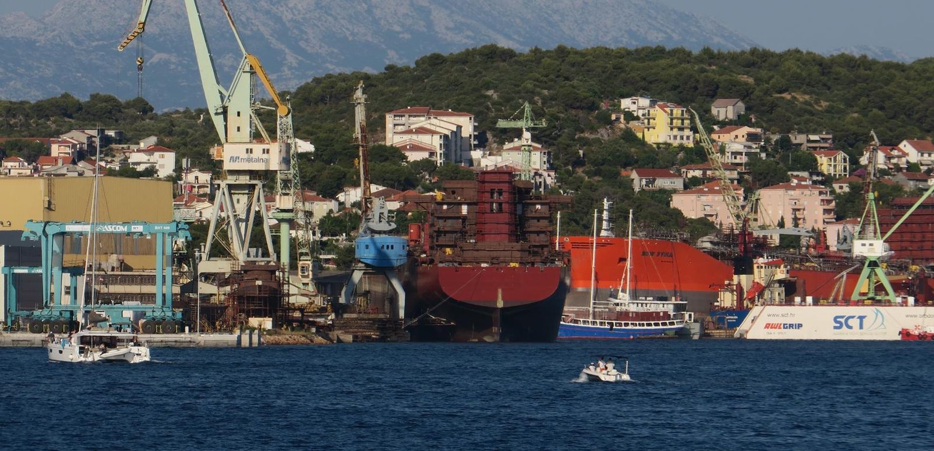 25.07.2016., Pogled s mora na trogirsko brodogradiliste Brodotrogir.
Photo: Ivo Cagalj/PIXSELL