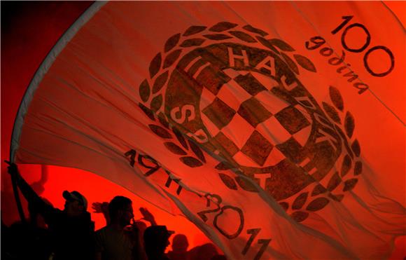 DIVLJALI U SRBIJI Uhićena 32 navijača iz Hrvatske