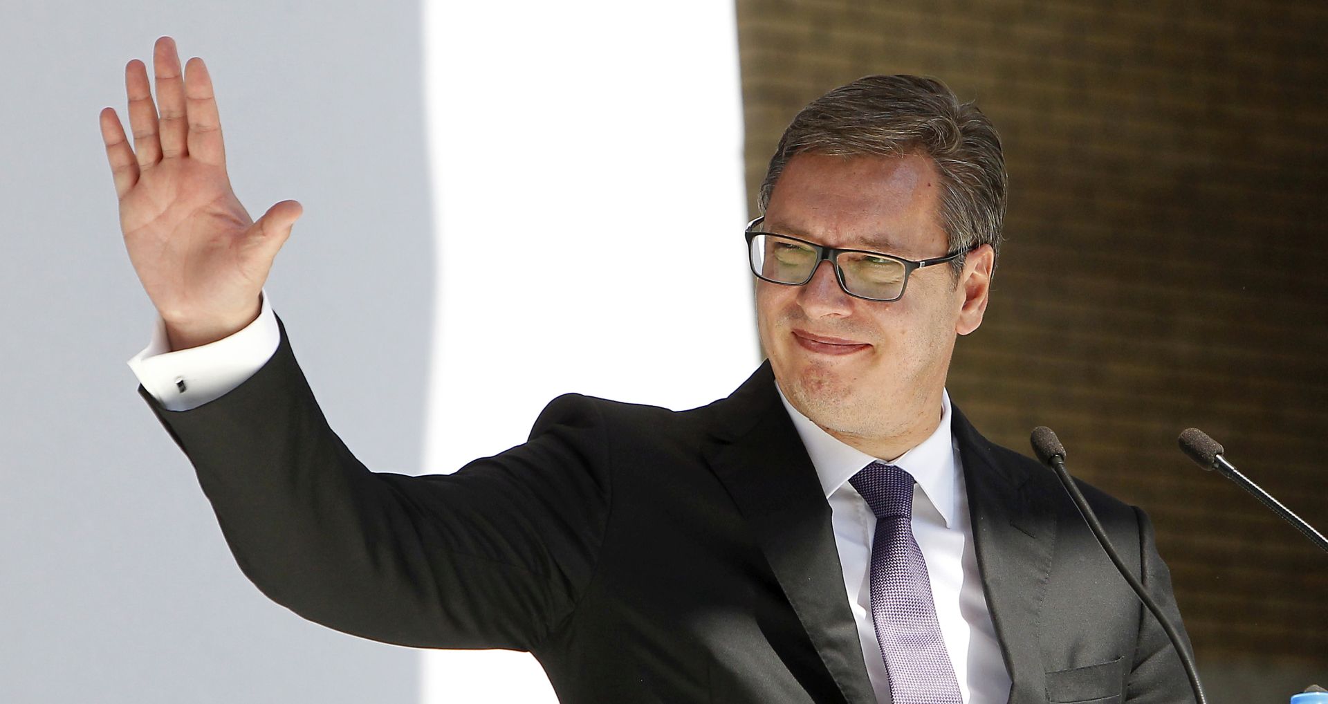 epa07007779 Serbian President Aleksandar Vucic gestures as he addresses supporters that gathered in the city center during his visit in the northern, Serb-dominated part of Mitrovica, Kosovo, 09 September 2018. Vucic is in Kosovo on a two-day visit.  EPA/DJORDJE SAVIC