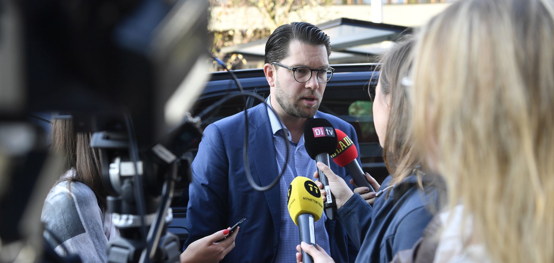 epa07009789 Sweden Democrats (SD, Sverigedemokraterna) party leader Jimmie Akesson (C) speaks to members of the media as he arrives to the TV-channel TV4, the morning after the general election in the country, in Stockholm, Sweden, 10 September 2018. The SD has won about 18 percent of the vote, media reported.  EPA/HENRIK MONTGOMERY  SWEDEN OUT