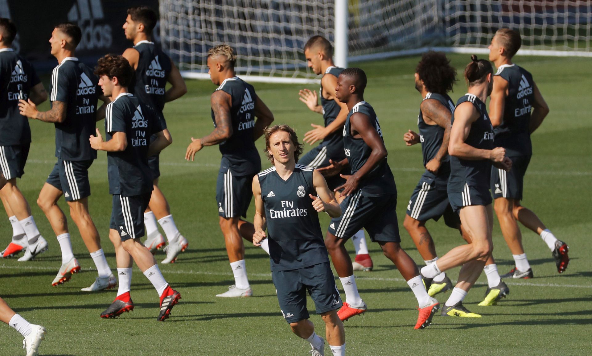 epa07019251 Real Madrid's Croatian midfielder Luka Modric (C), attends a training session at Valdebebas sports complex in Madrid, Spain, 14 September 2018. Real Madrid will face Athletic Bilbao in a Spanish Primera Division soccer match the upcoming 15 September.  EPA/Juan Carlos Hidalgo