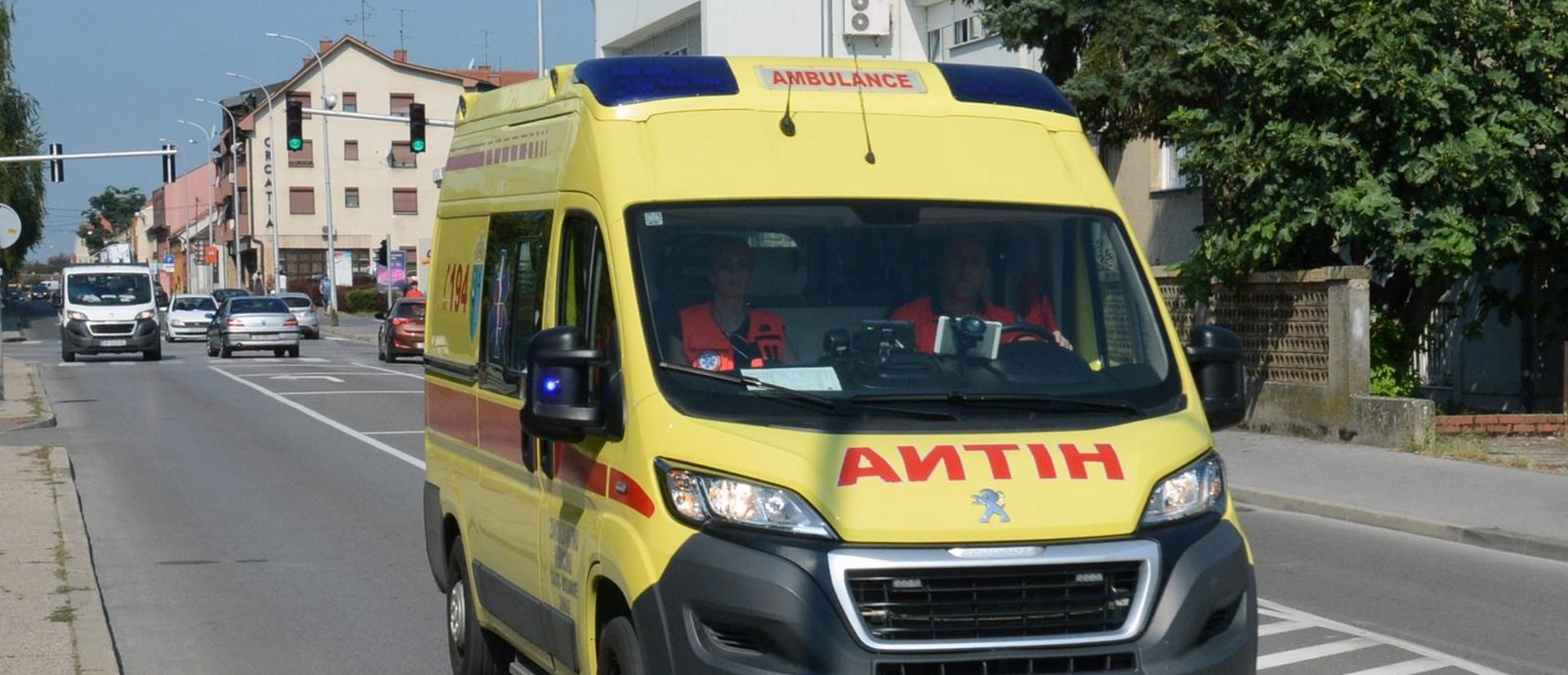 Sisak: Vozilo hitne medicinske pomoci u gradskom prometu 17.08.2018., Sisak - Vozilo hitne medicinske pomoci u gradskom prometu. 
Photo: Nikola Cutuk/PIXSELL