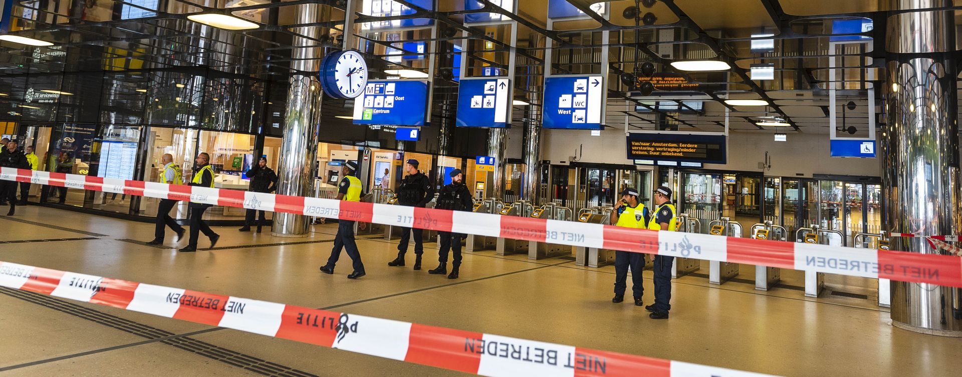 THE NETHERLANDS-AMSTERDAM-STABBING INCIDENT (180831) -- AMSTERDAM, Aug. 31, 2018 (Xinhua) -- Police officers work at Amsterdam's Central Station, the Netherlands, on Aug. 31, 2018. Two people were injured in a stabbing incident at Amsterdam's Central Station on Friday, according to Dutch television NOS. (Xinhua/Evert Elzinga) (jmmn) Evert Elzinga  Photo: XINHUA/PIXSELL